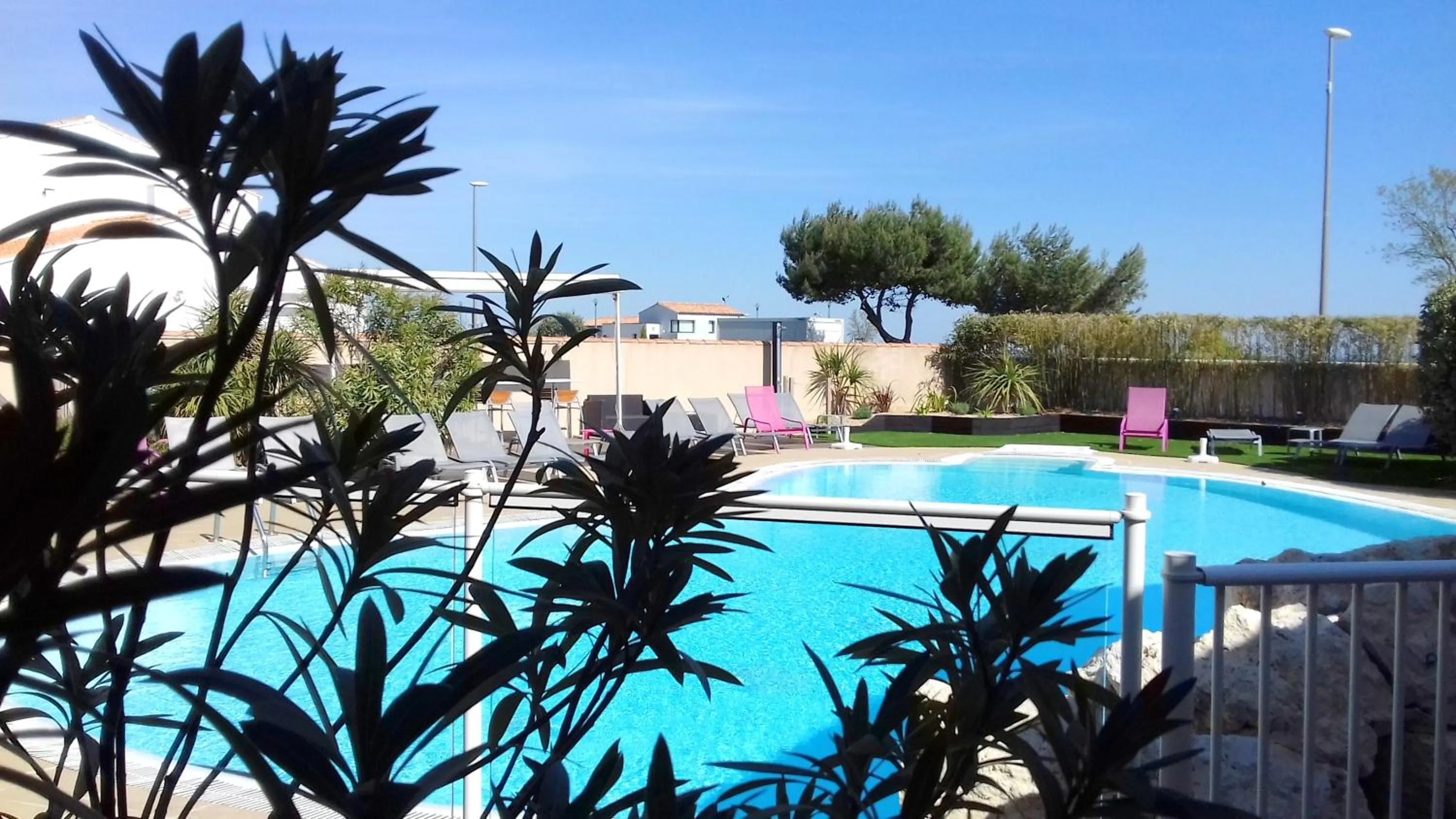 Hôtel Restaurant Le Grand Large - Face à la plage - Ile de Ré