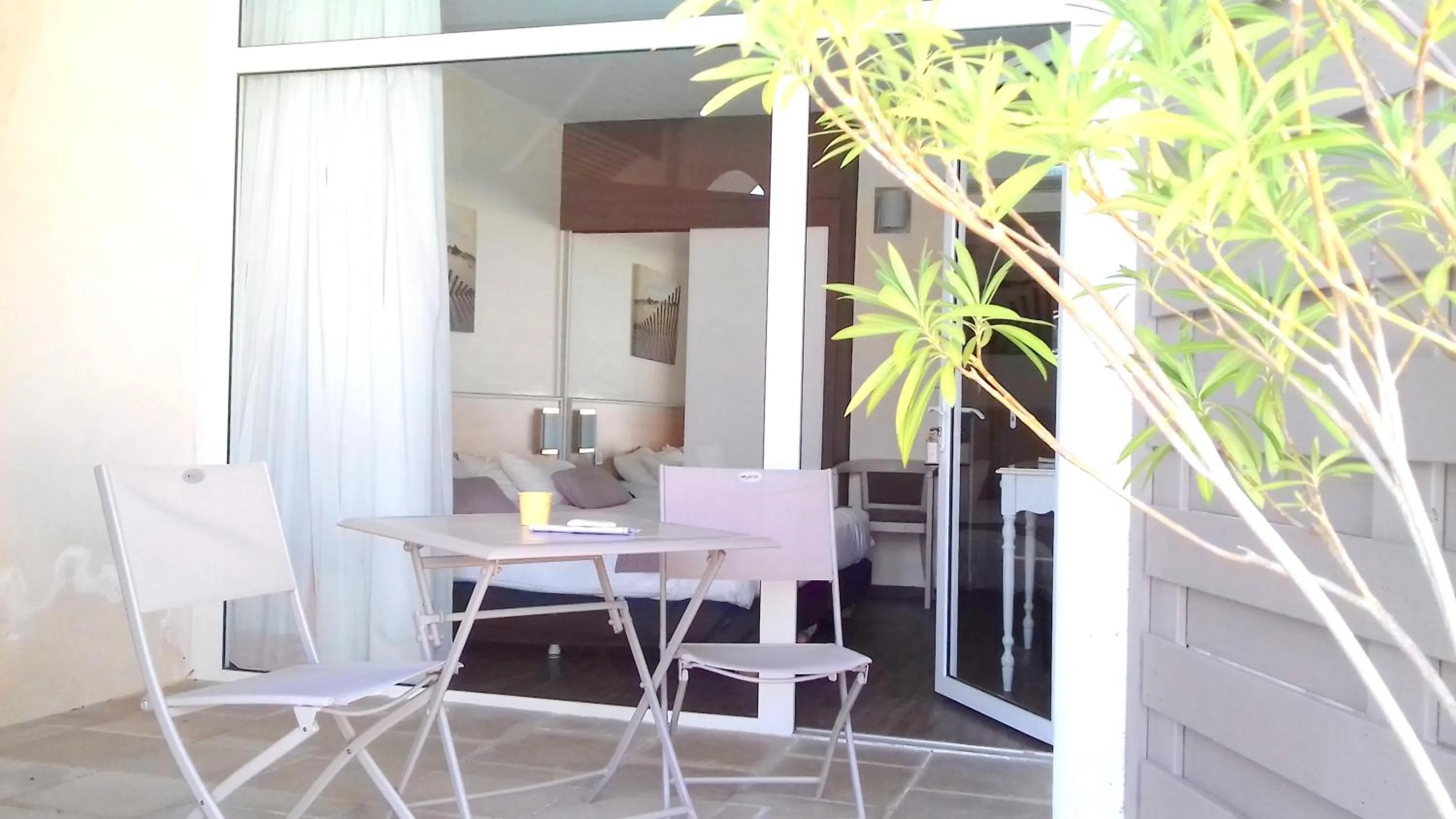 Hôtel Restaurant Le Grand Large - Face à la plage - Ile de Ré