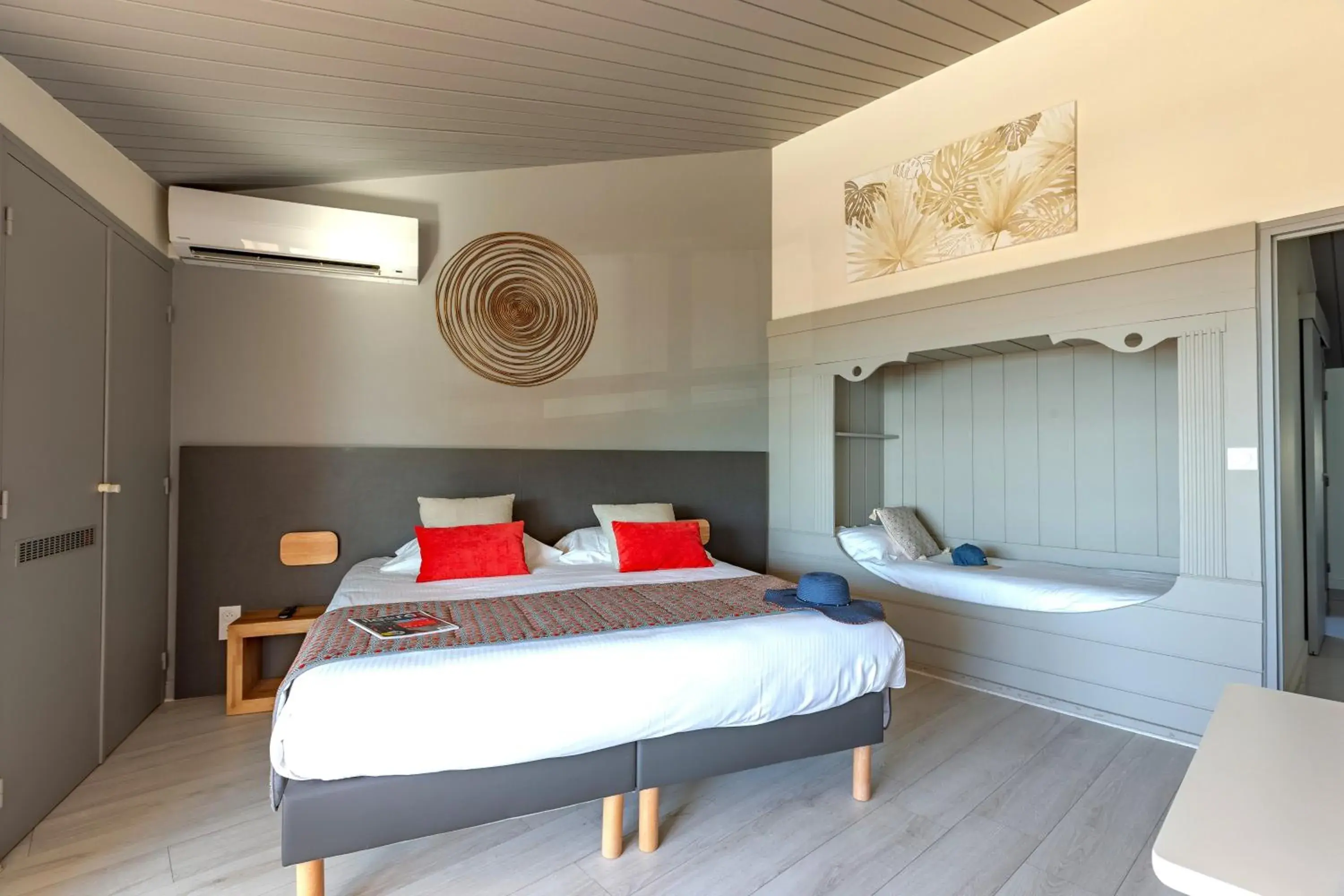 Superior Room in Hôtel Restaurant Le Grand Large - Face à la plage - Ile de Ré Superior Room in Hôtel Restaurant Le Grand Large - Face à la plage - Ile de Ré