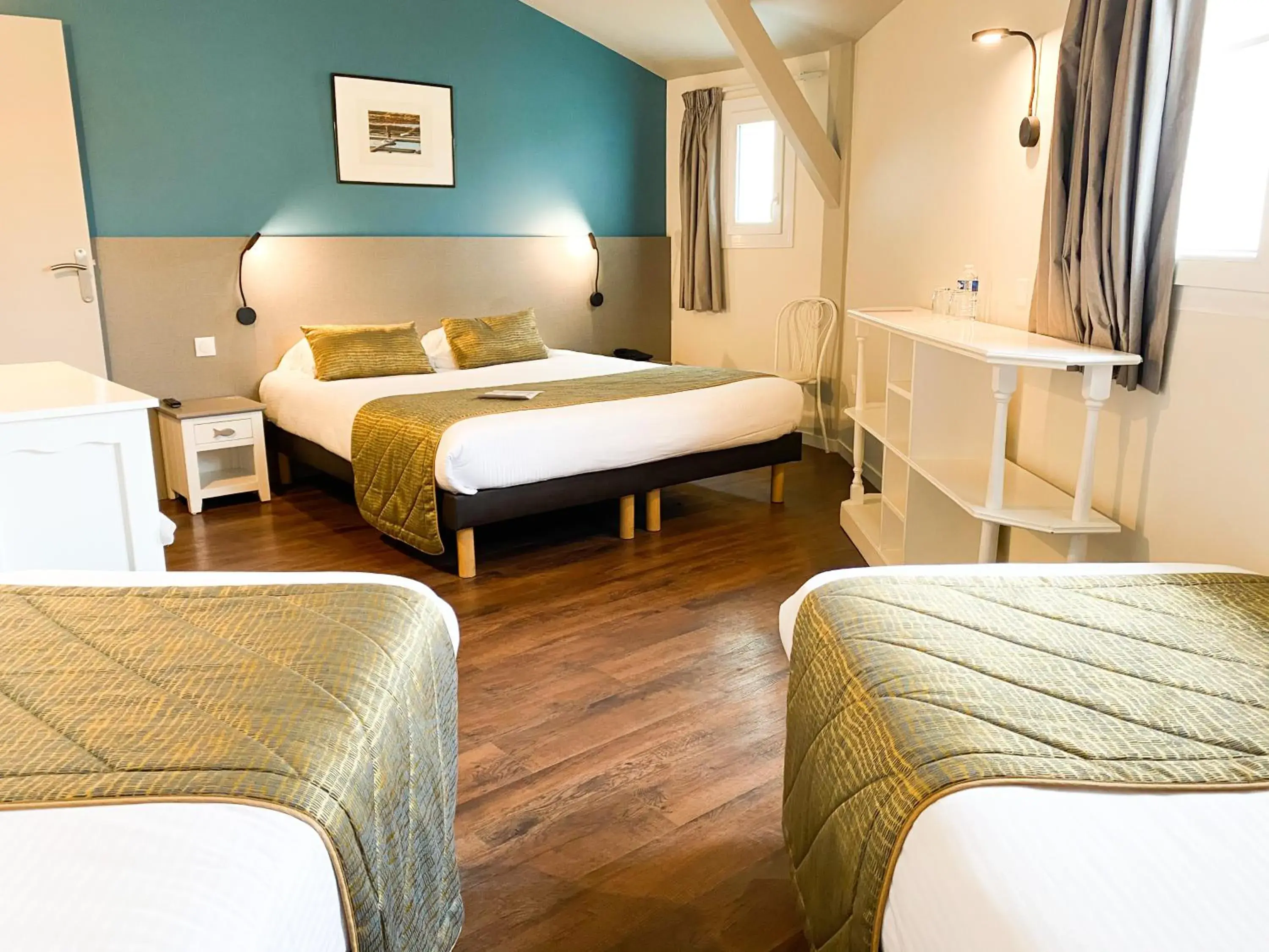 Family Room in Hôtel Restaurant Le Grand Large - Face à la plage - Ile de Ré Family Room in Hôtel Restaurant Le Grand Large - Face à la plage - Ile de Ré