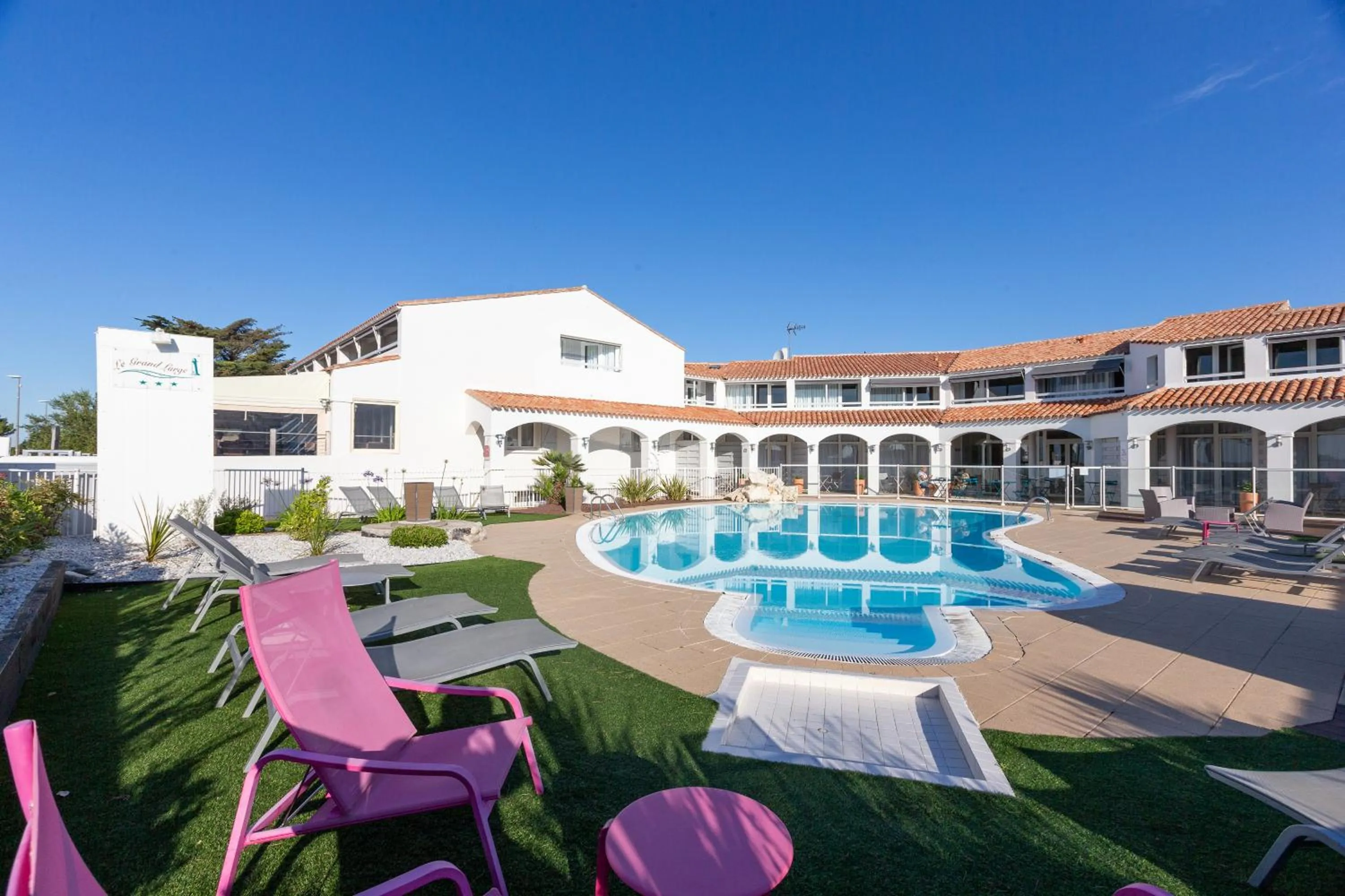 Hôtel Restaurant Le Grand Large - Face à la plage - Ile de Ré