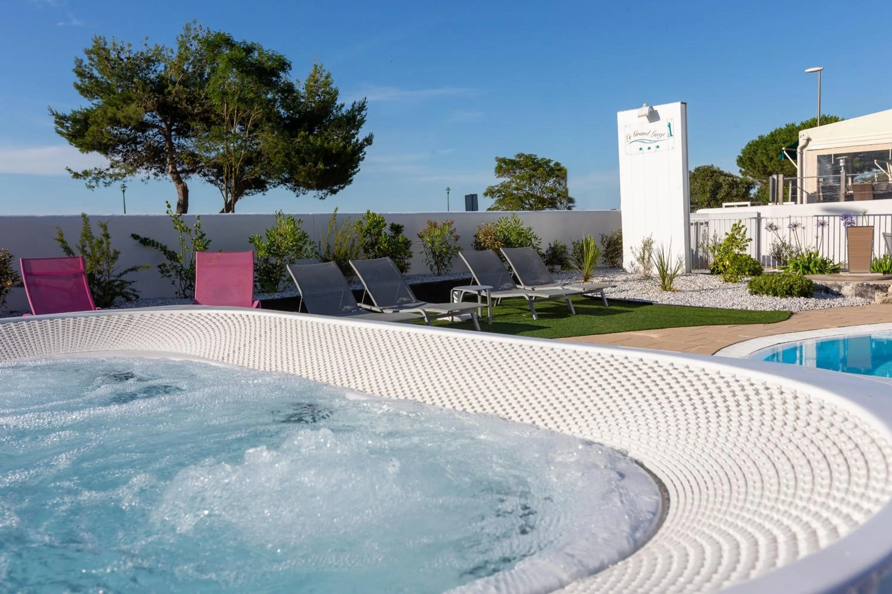 Hôtel Restaurant Le Grand Large - Face à la plage - Ile de Ré