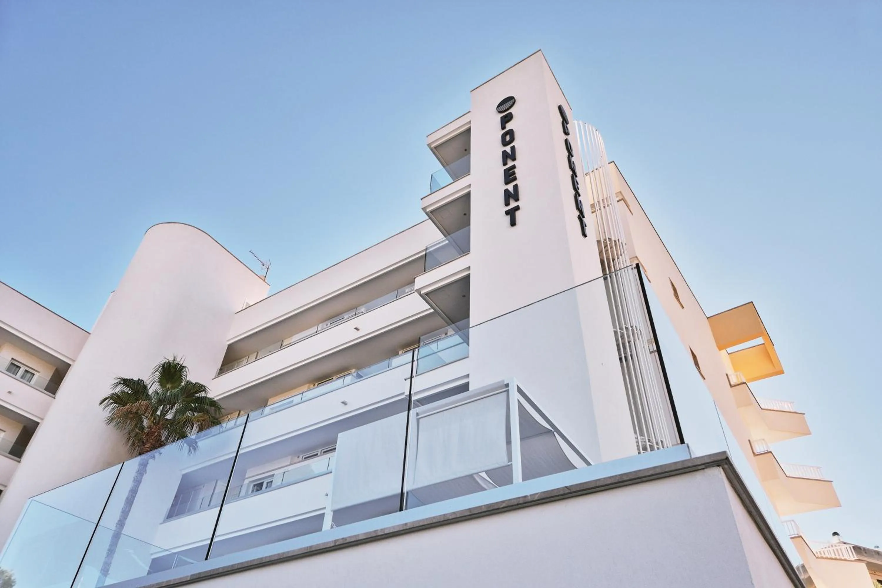 Property building in Apartamentos Ponent