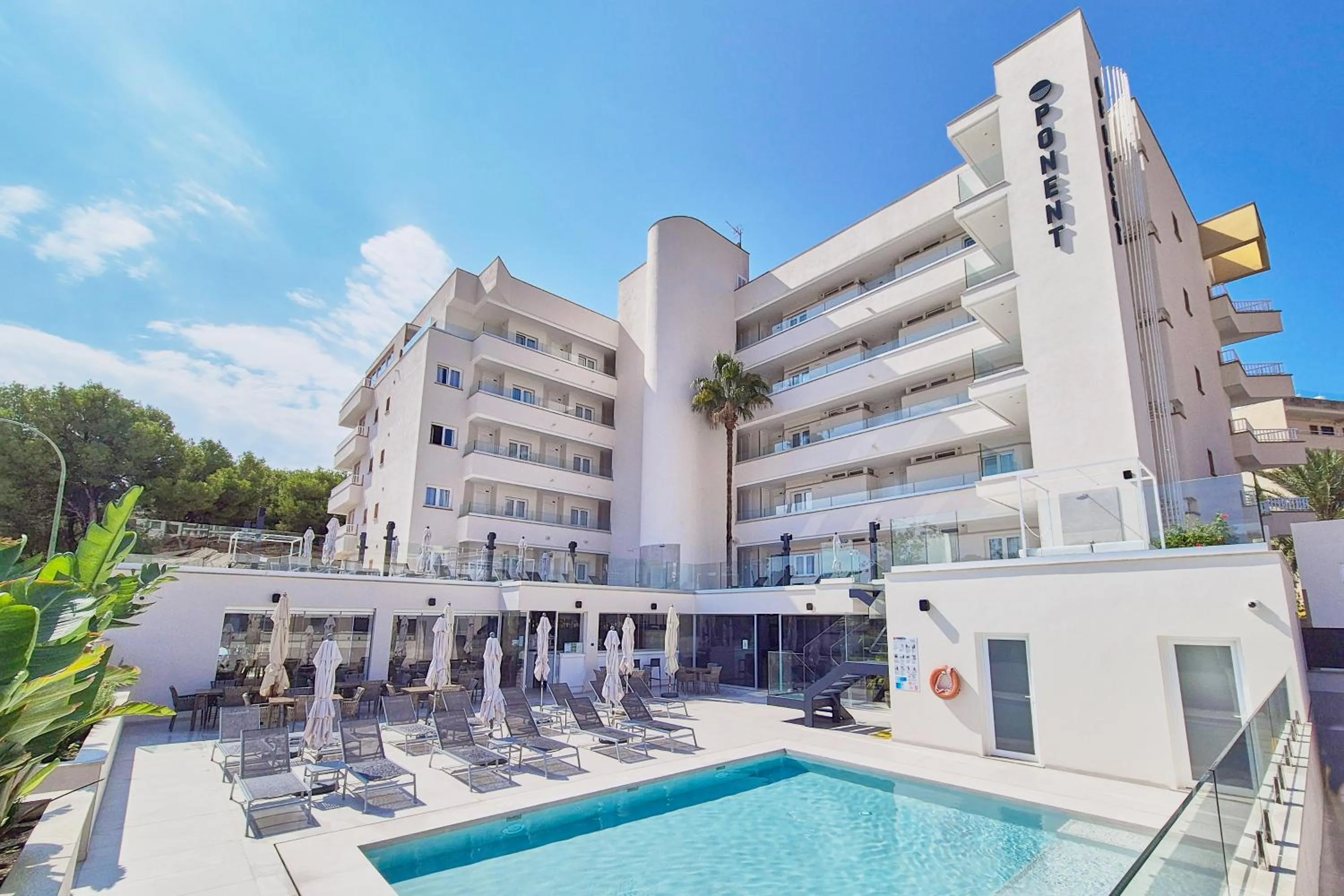 Property building in Apartamentos Ponent