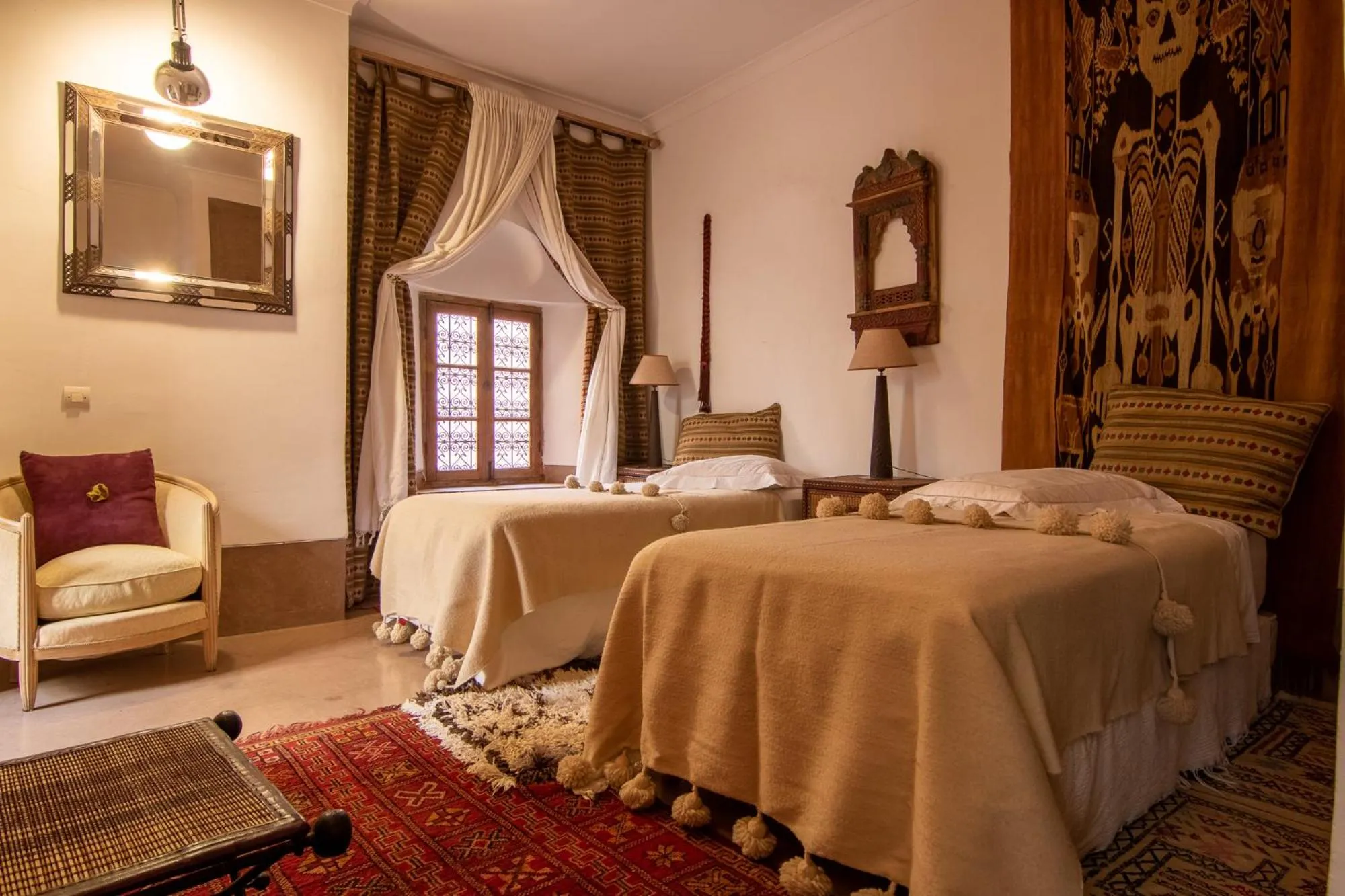 Photo of the whole room, Bed in Riad Dar Oulhoum