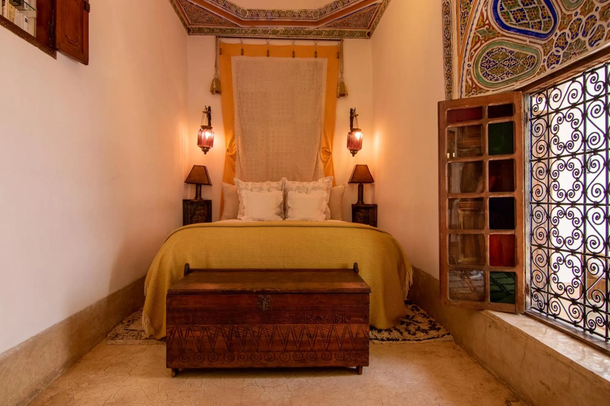Photo of the whole room, Bed in Riad Dar Oulhoum