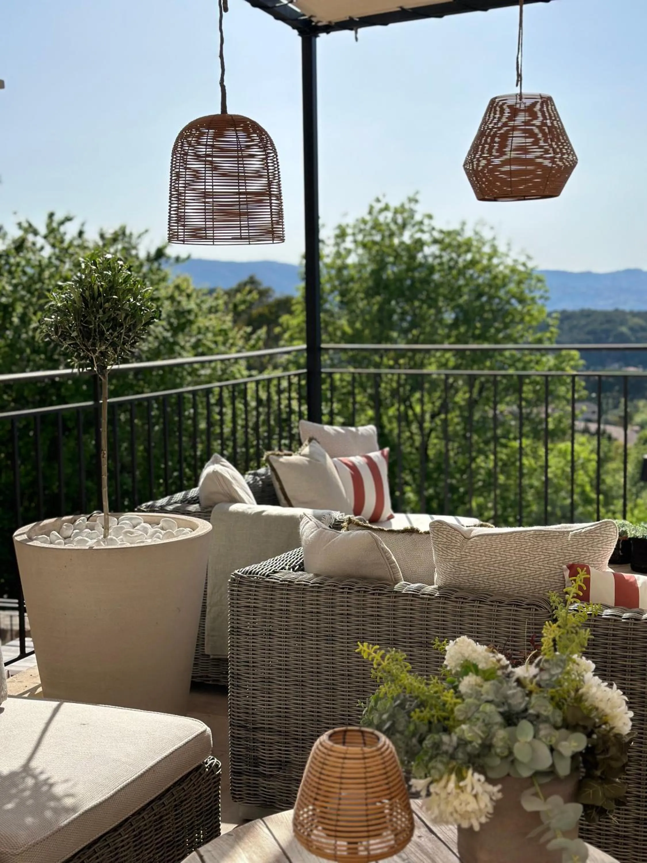 Patio in Mougins Luxury Retreats