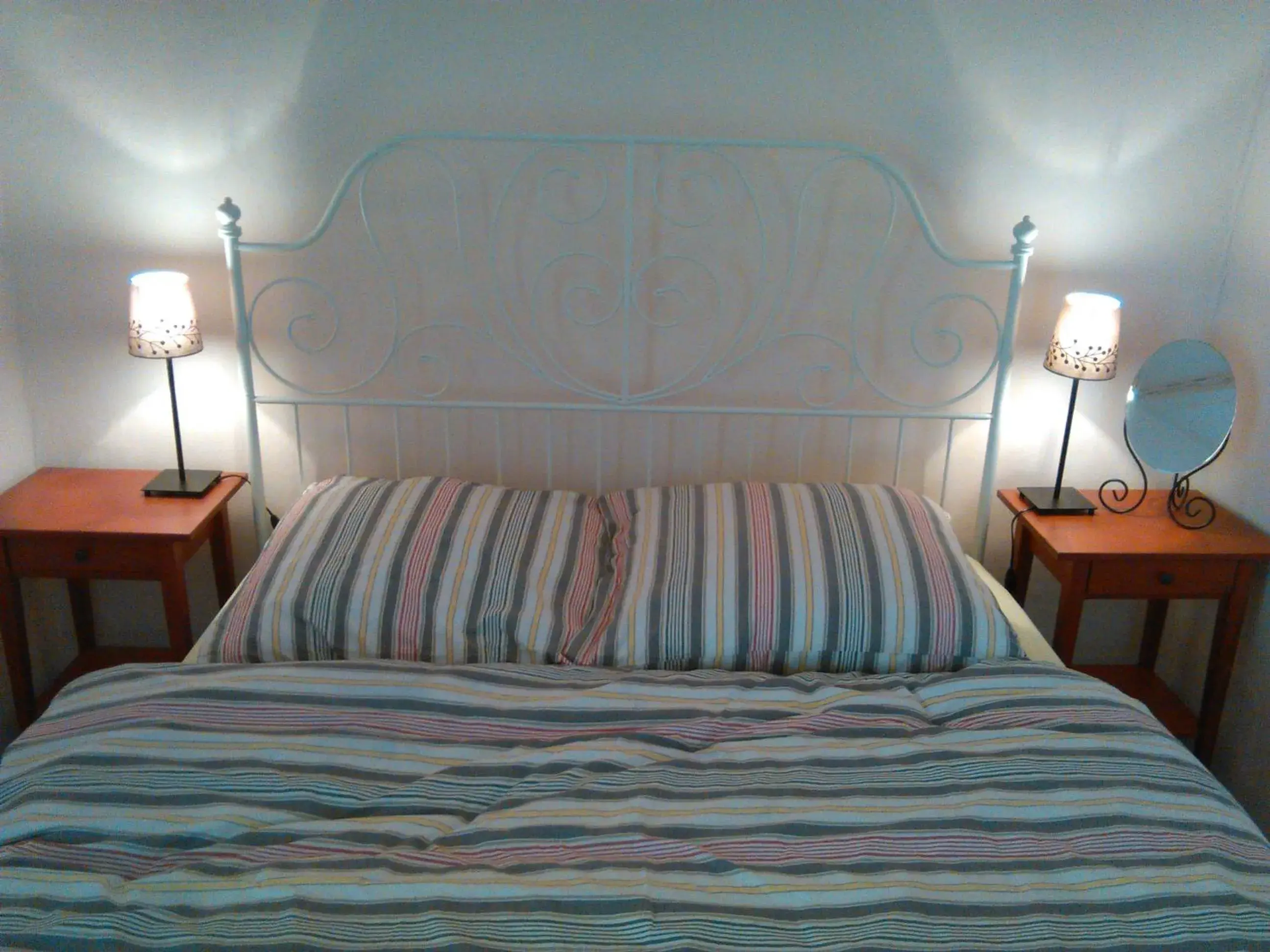 Queen Room with Shared Bathroom in Pension Behnisch Queen Room with Shared Bathroom in Pension Behnisch