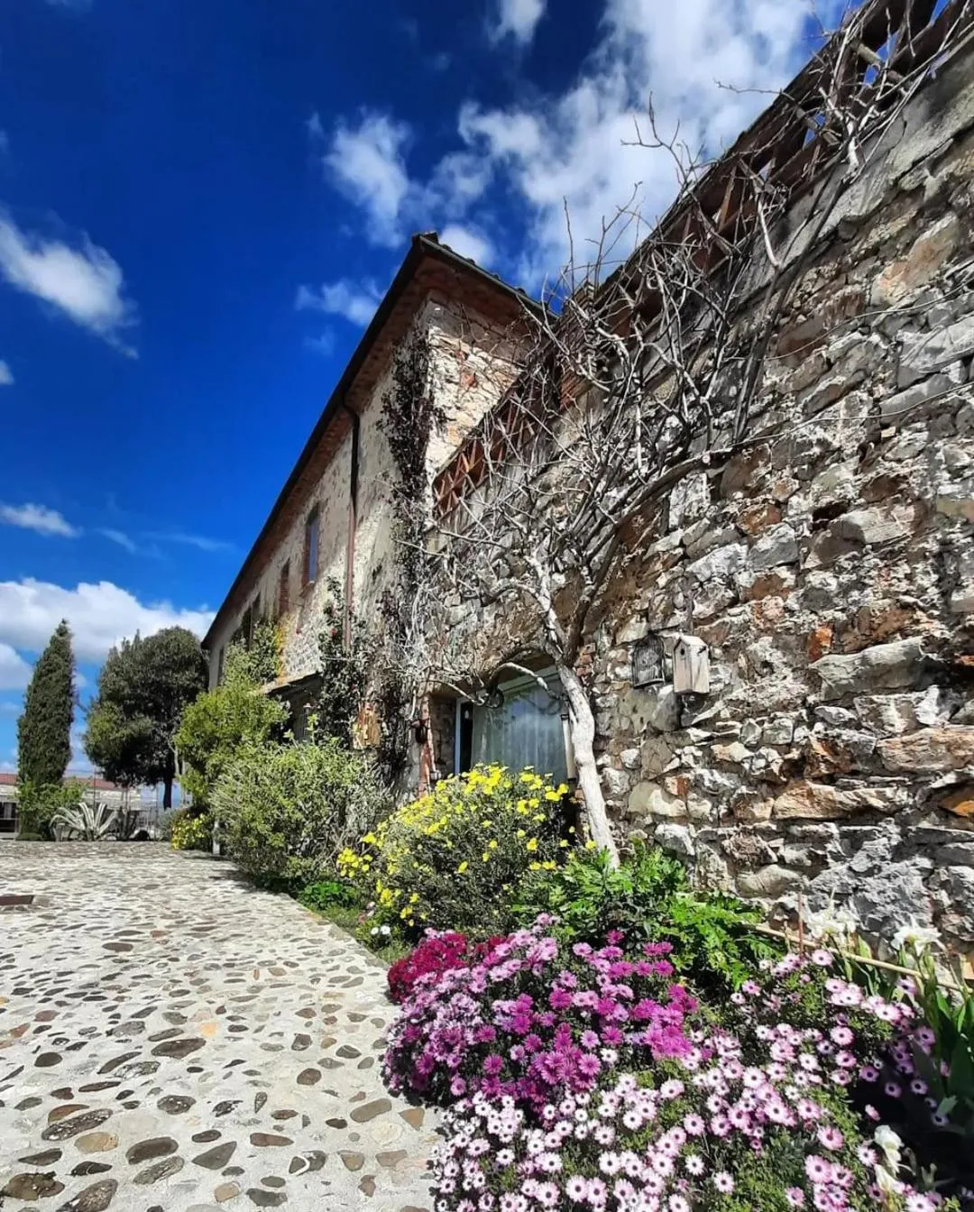 Property building in Il Poggio di Teo