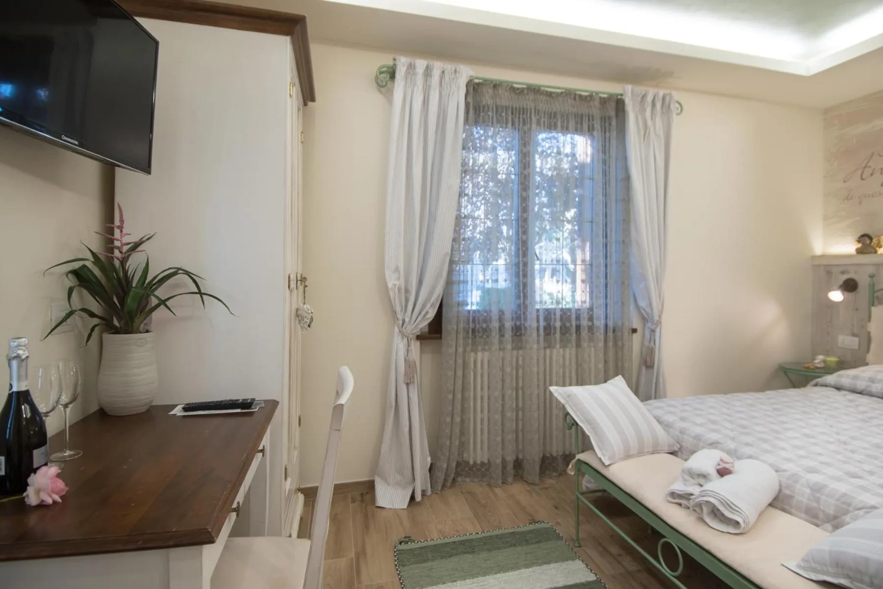 TV and multimedia, Bed in Il Giardino degli Angeli