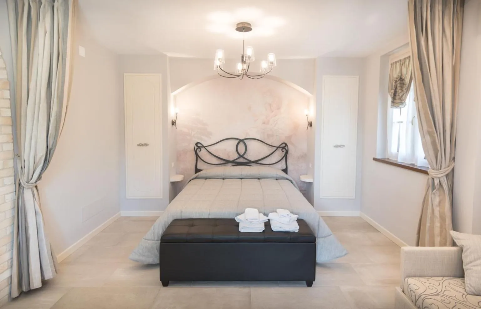 Bedroom, Bed in Il Giardino degli Angeli