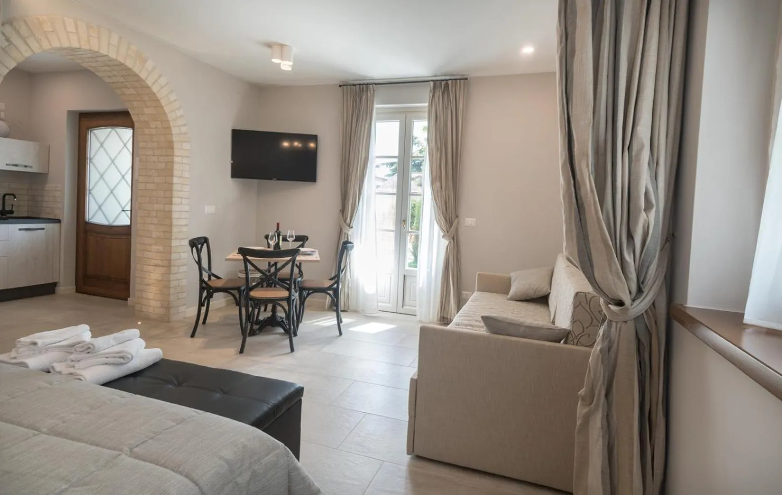 Living room, Bed in Il Giardino degli Angeli