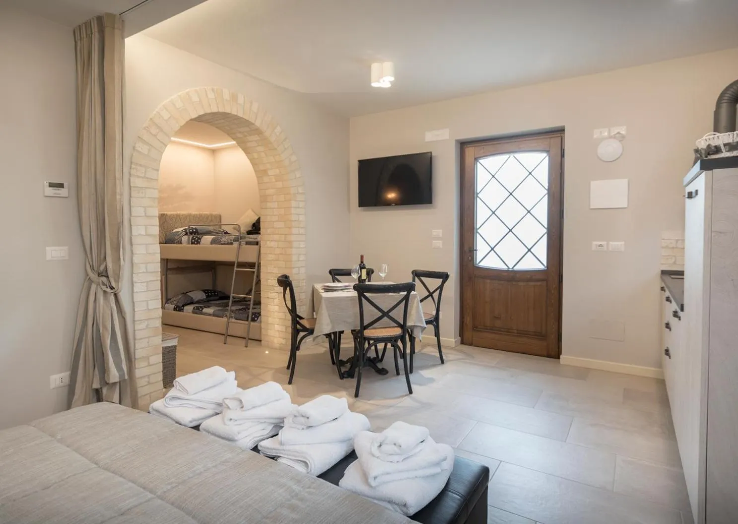 Living room, Bed in Il Giardino degli Angeli