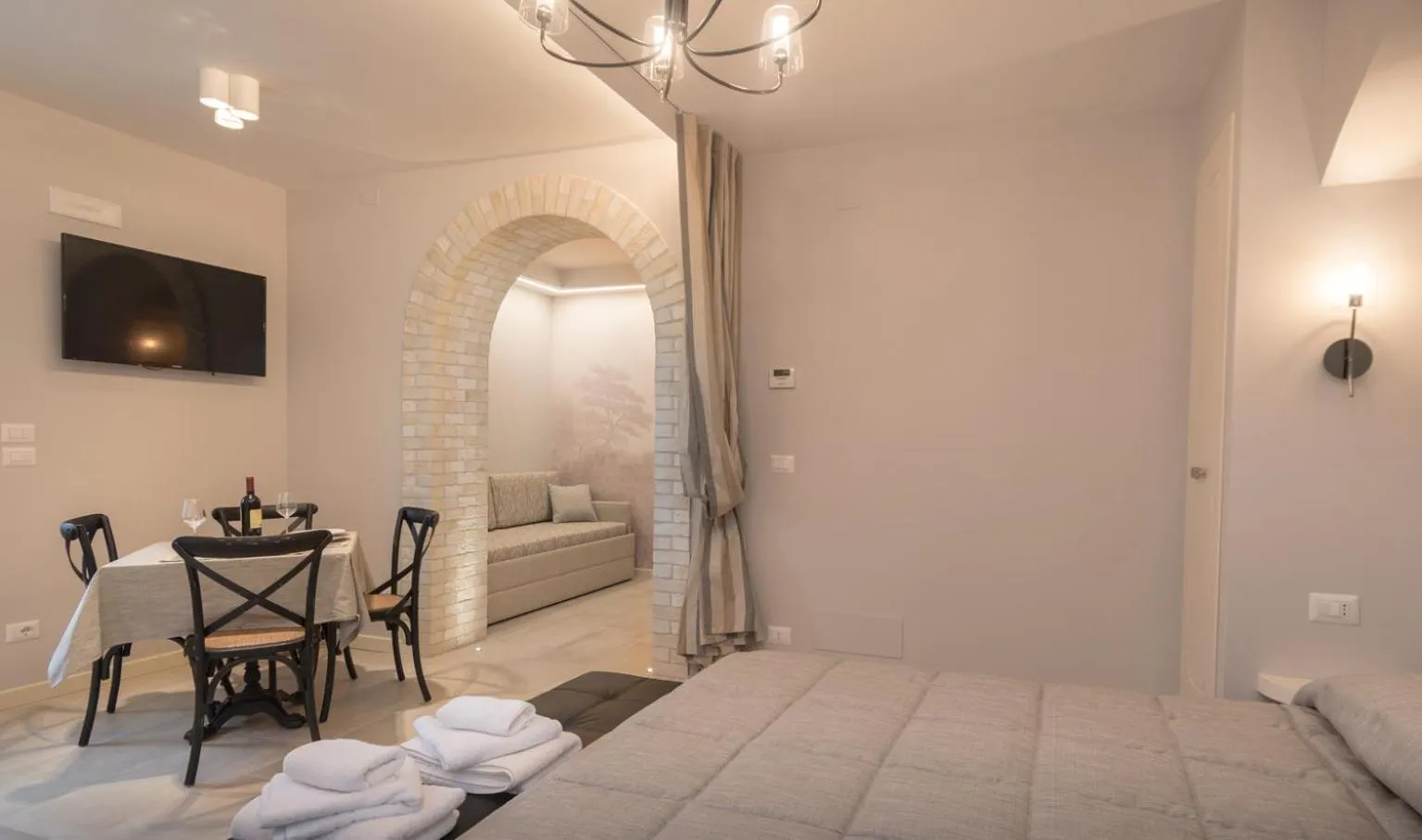 Dining area, Bed in Il Giardino degli Angeli