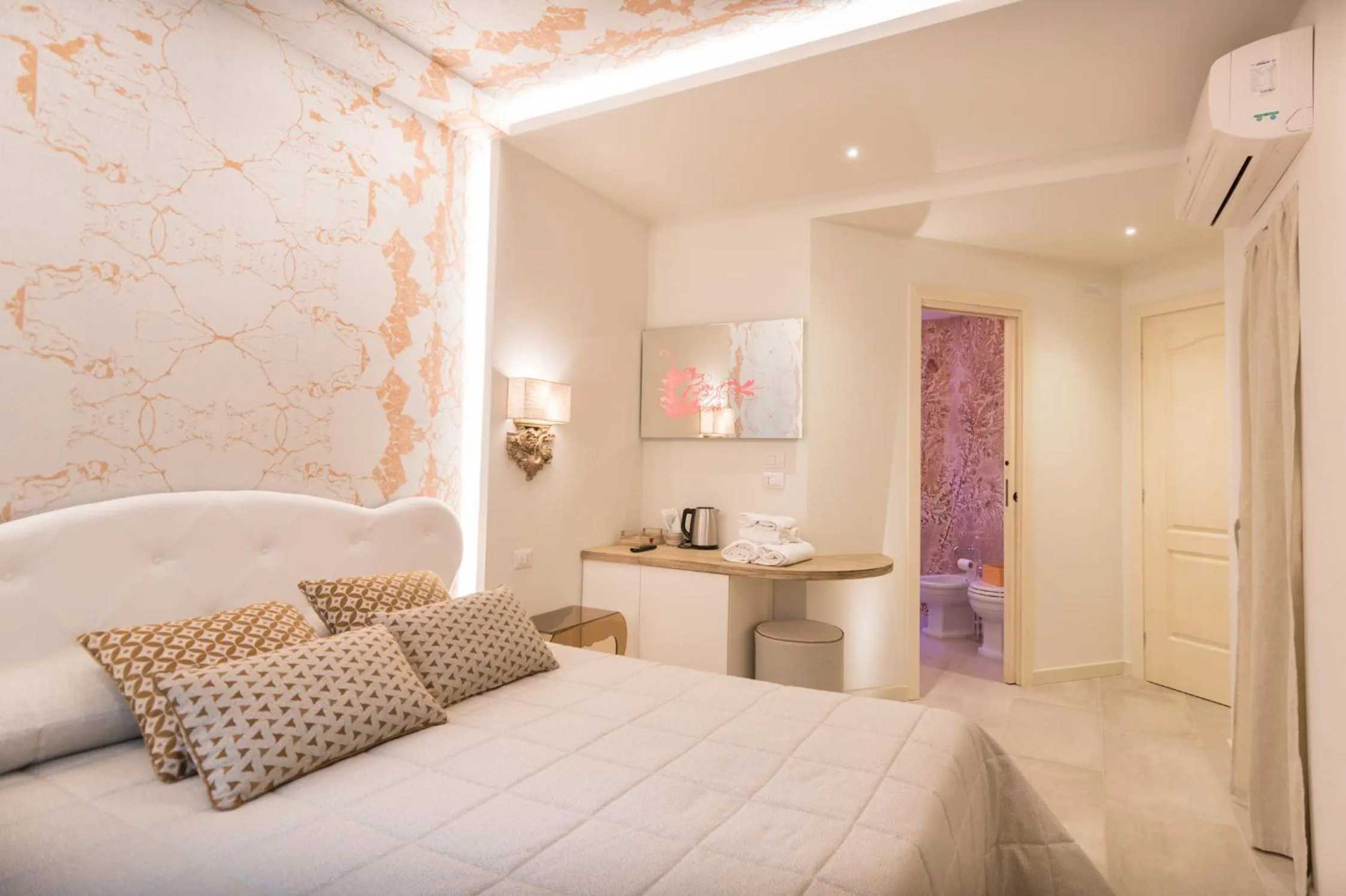 Photo of the whole room, Bed in Il Giardino degli Angeli