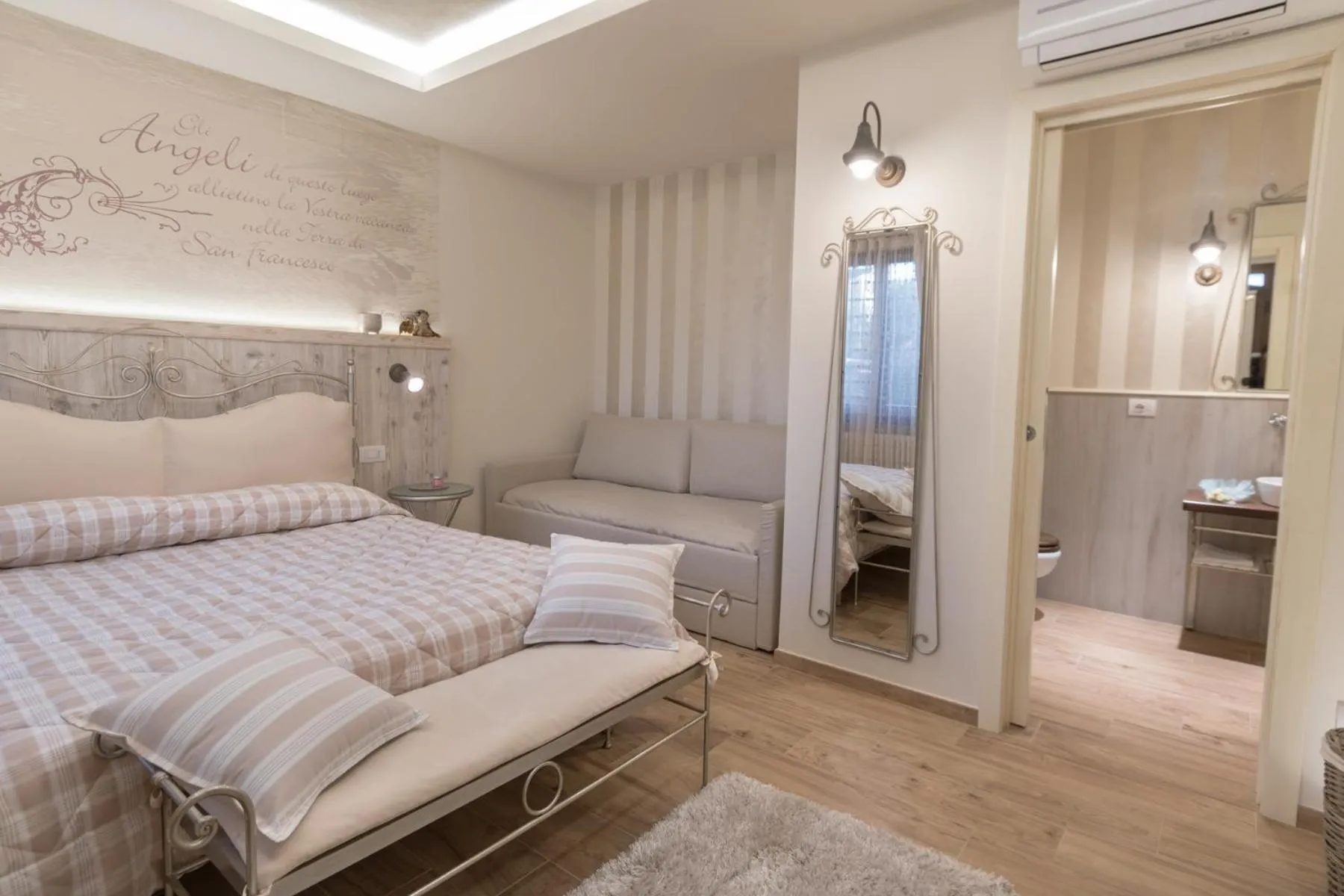 Bathroom, Bed in Il Giardino degli Angeli