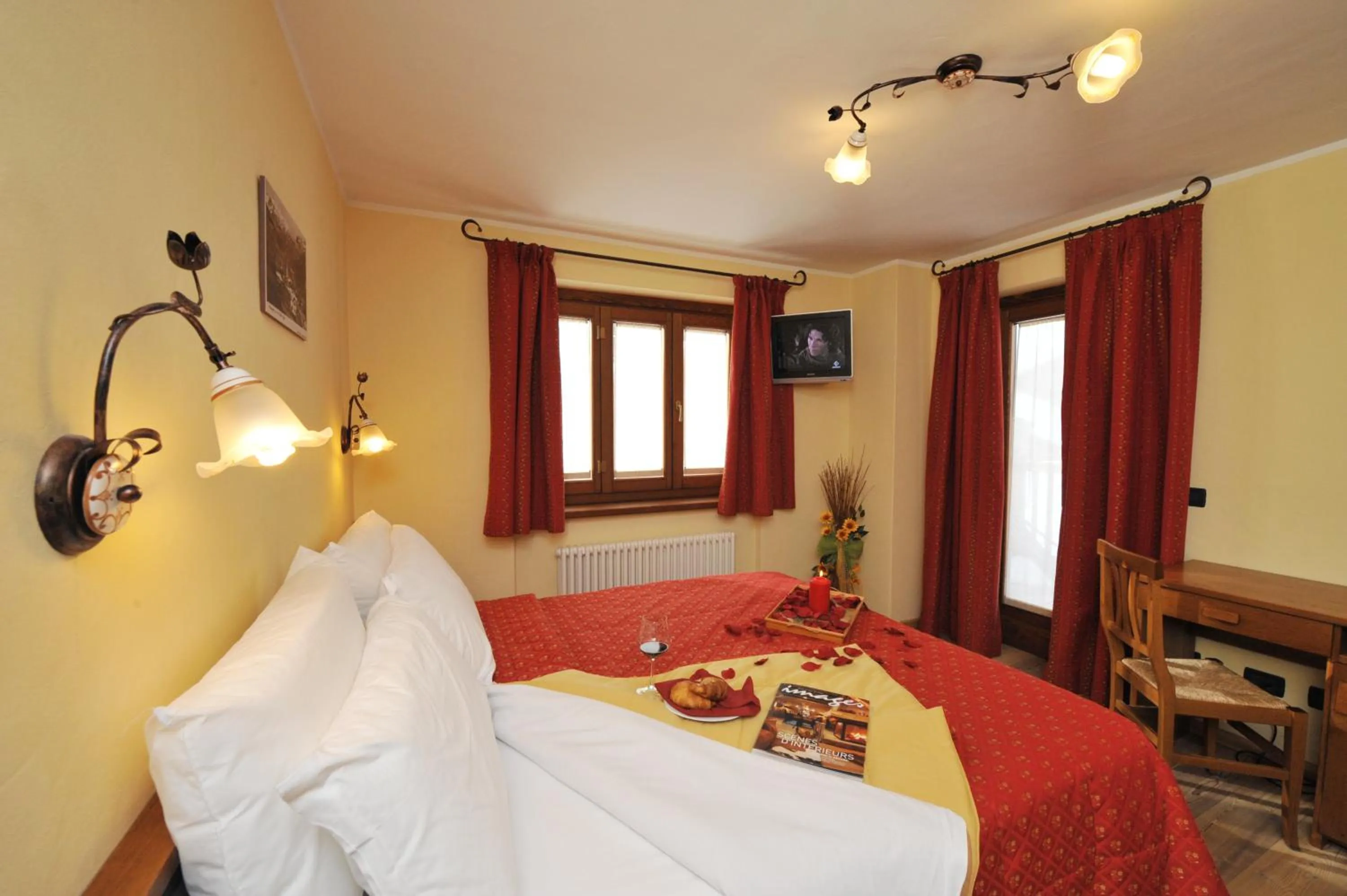 Bed in Hotel Le Petit Abri