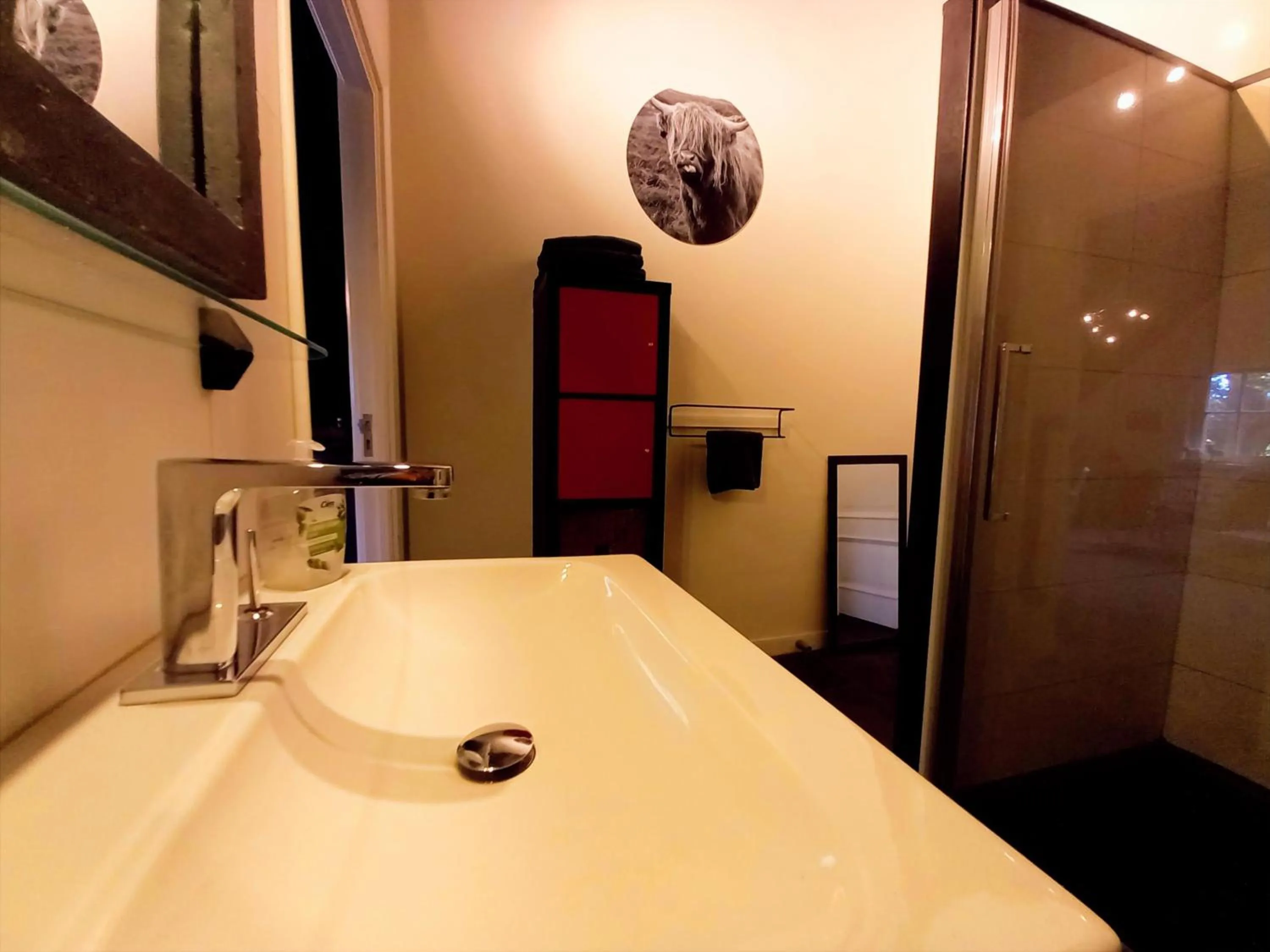 Bathroom in Het geheim van Merselo