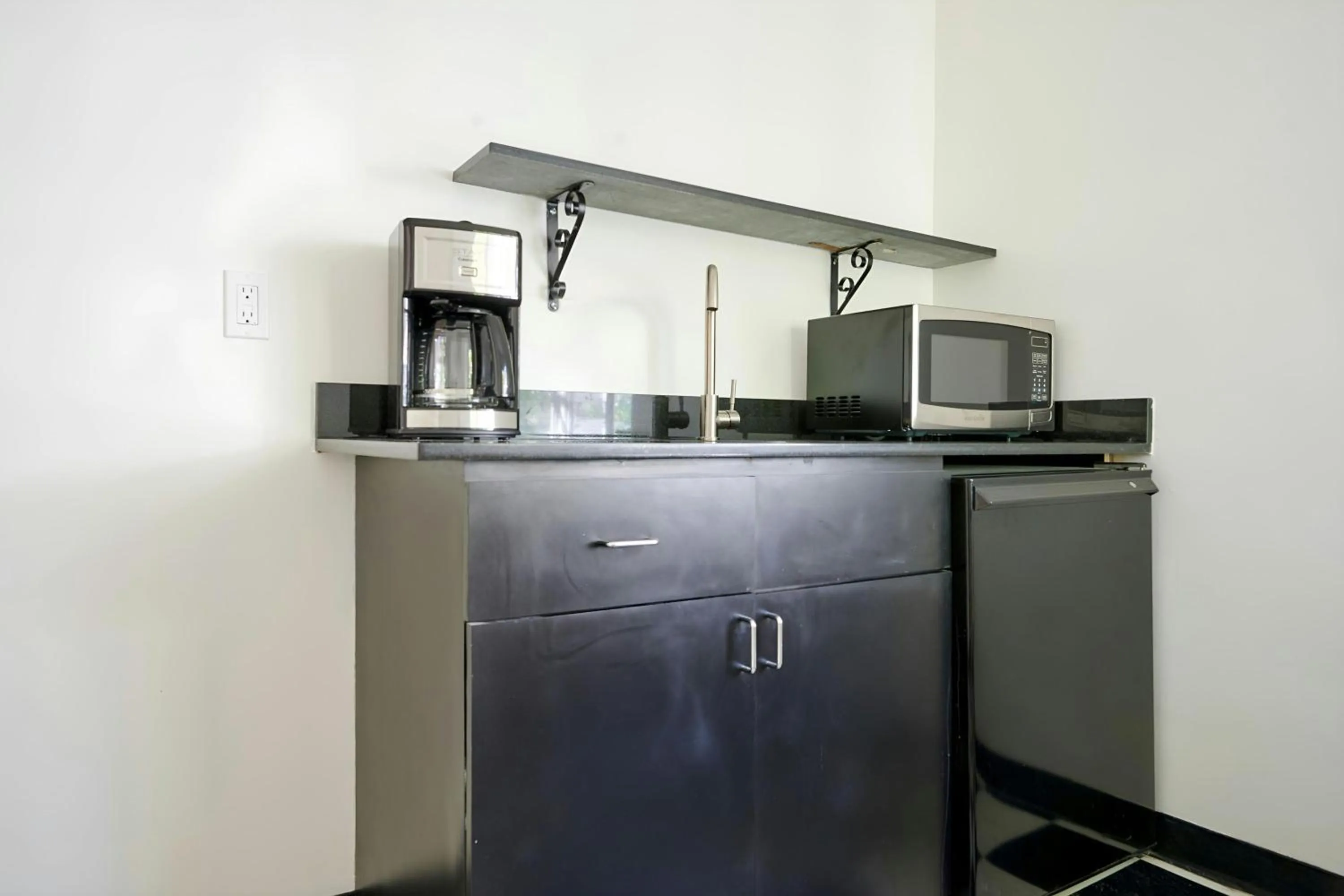 Kitchen or kitchenette in Wellborn Hotel Downtown, Sonder by Marriott Bonvoy