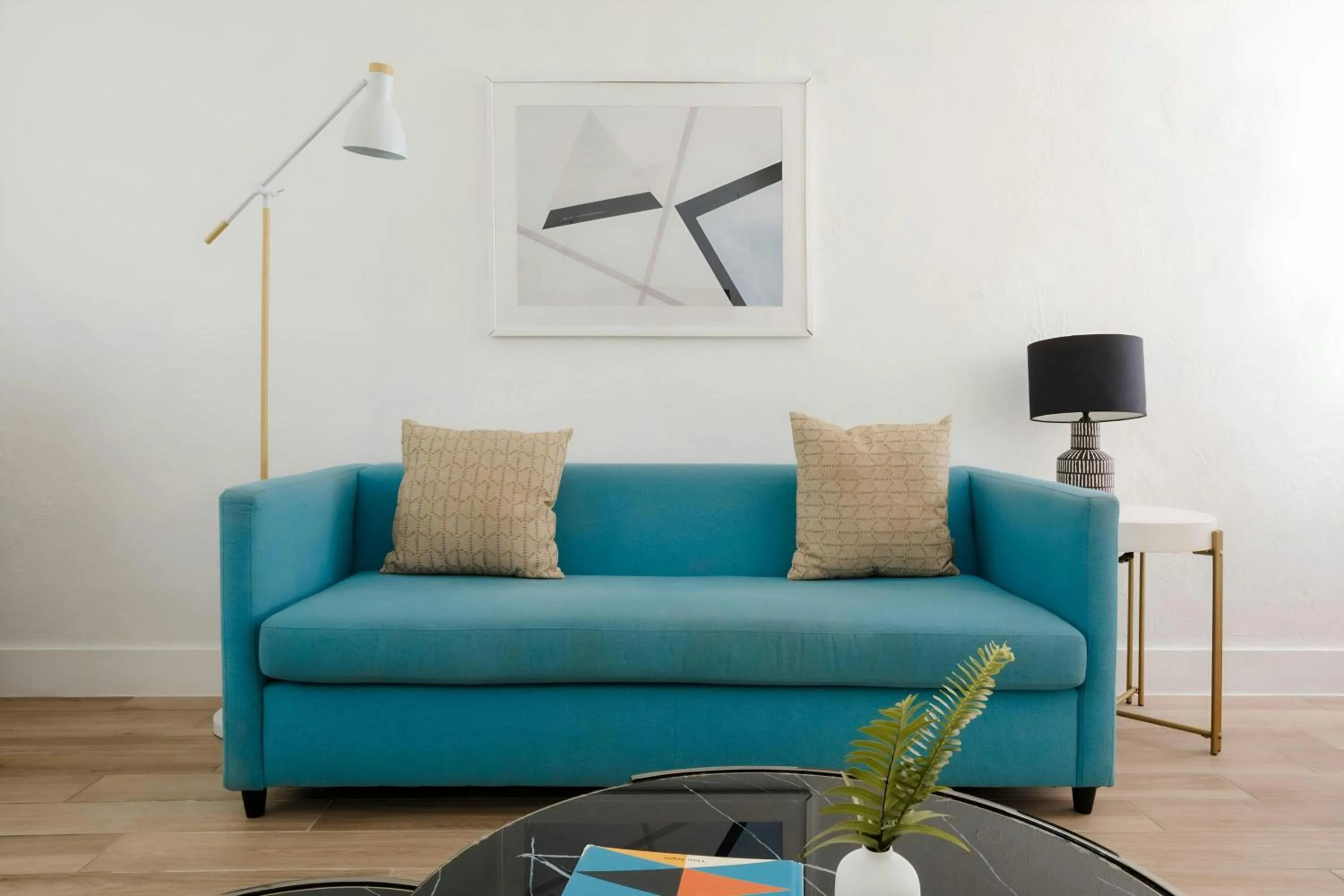 Living room in Wellborn Hotel Downtown, Sonder by Marriott Bonvoy