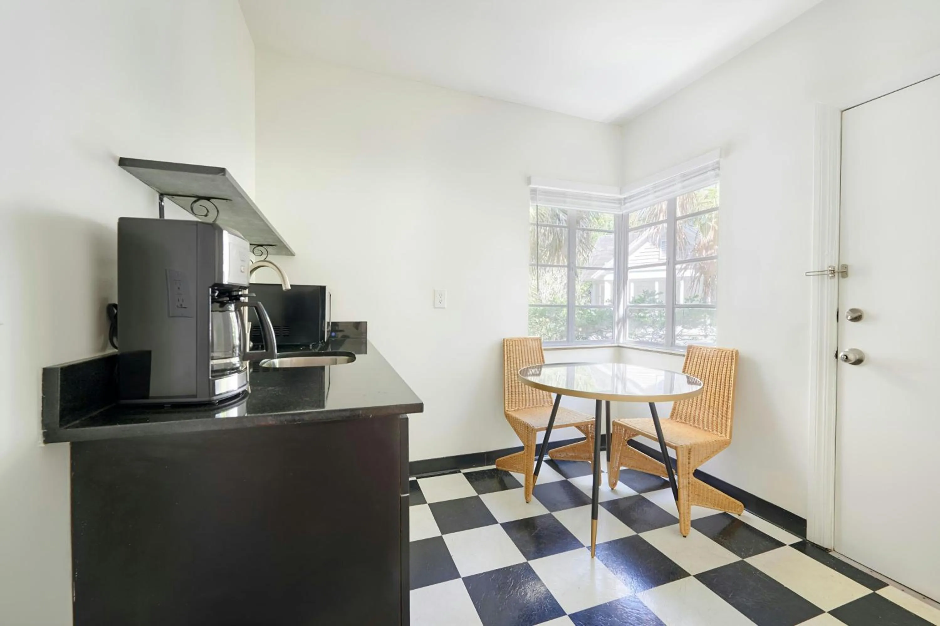 Kitchen or kitchenette in Wellborn Hotel Downtown, Sonder by Marriott Bonvoy