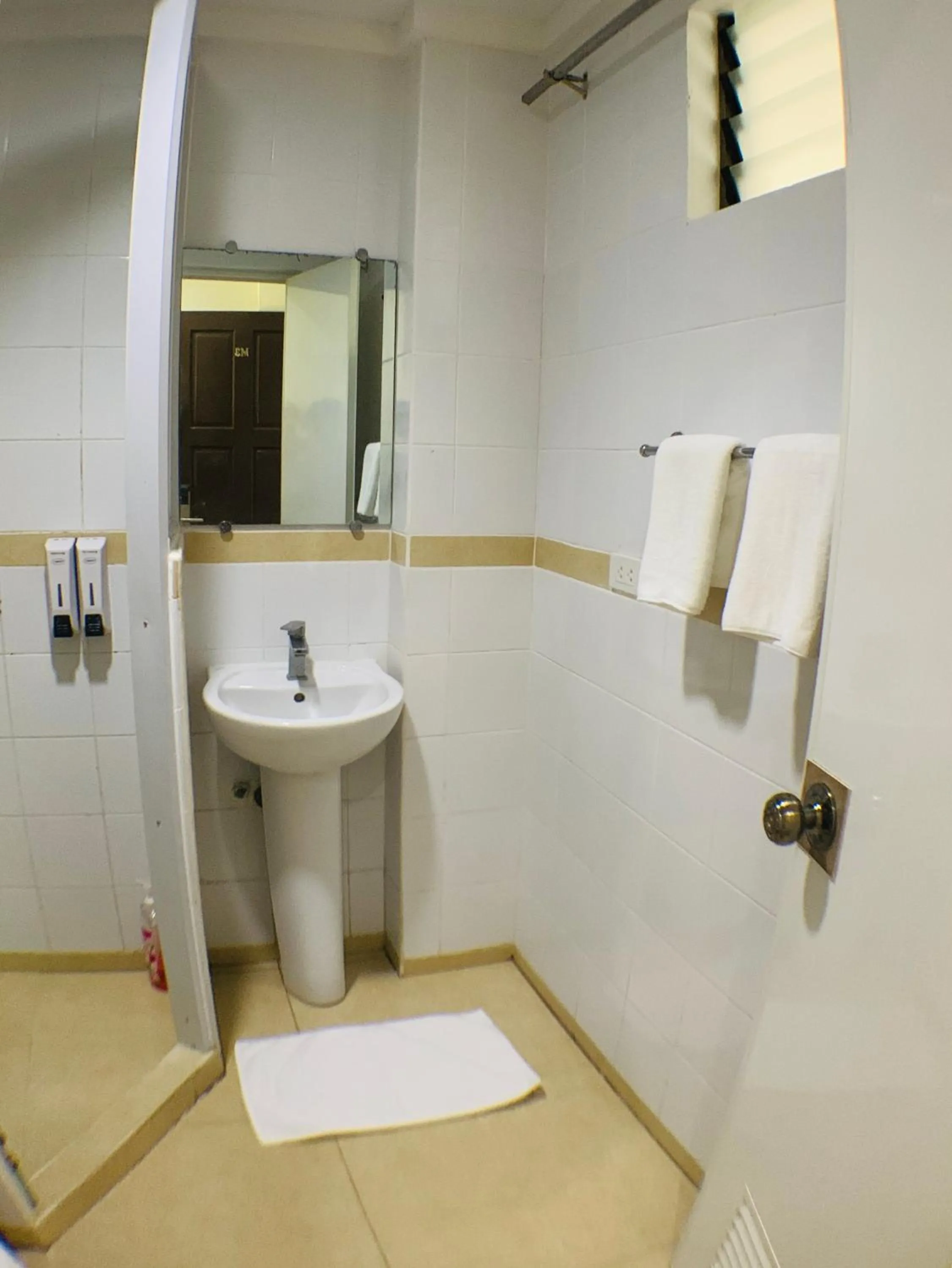 Bathroom in Arkipelago Divers and Beach Resort