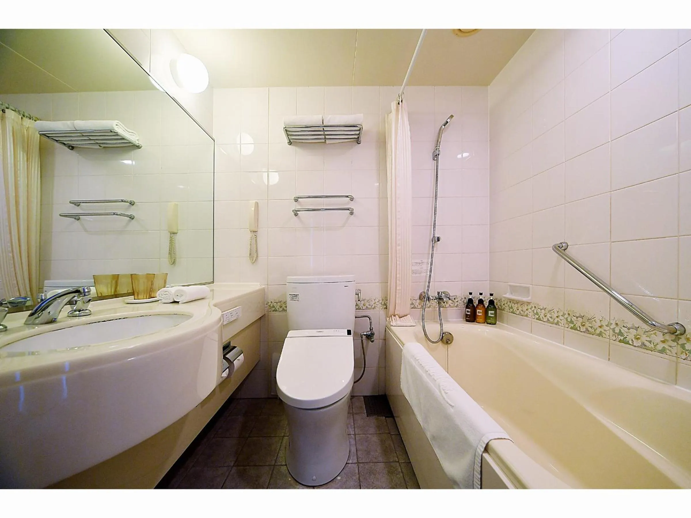 Shower in Hotel Plaza Kobe