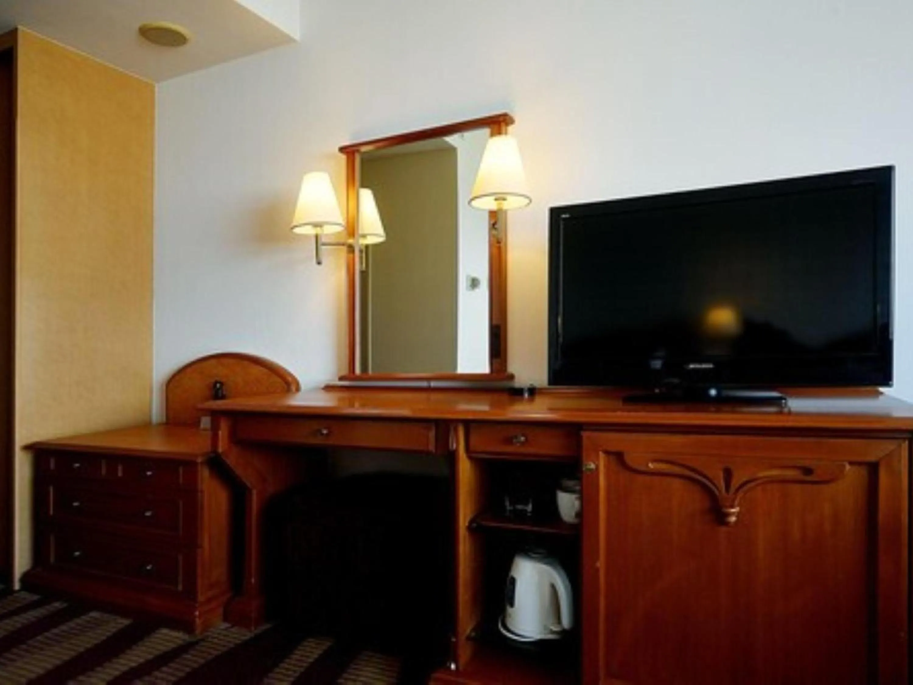 Photo of the whole room in Hotel Plaza Kobe