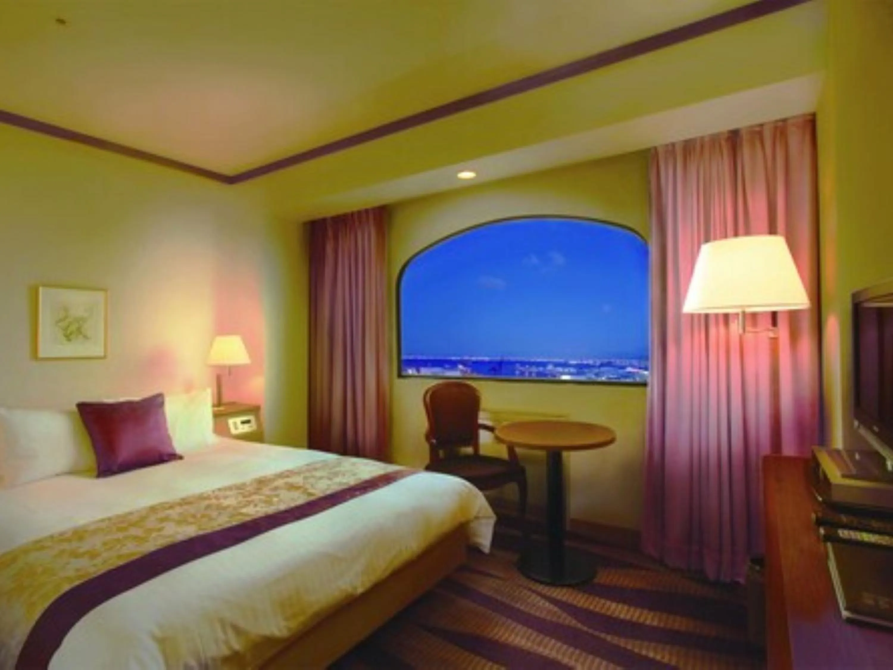 Photo of the whole room, Bed in Hotel Plaza Kobe