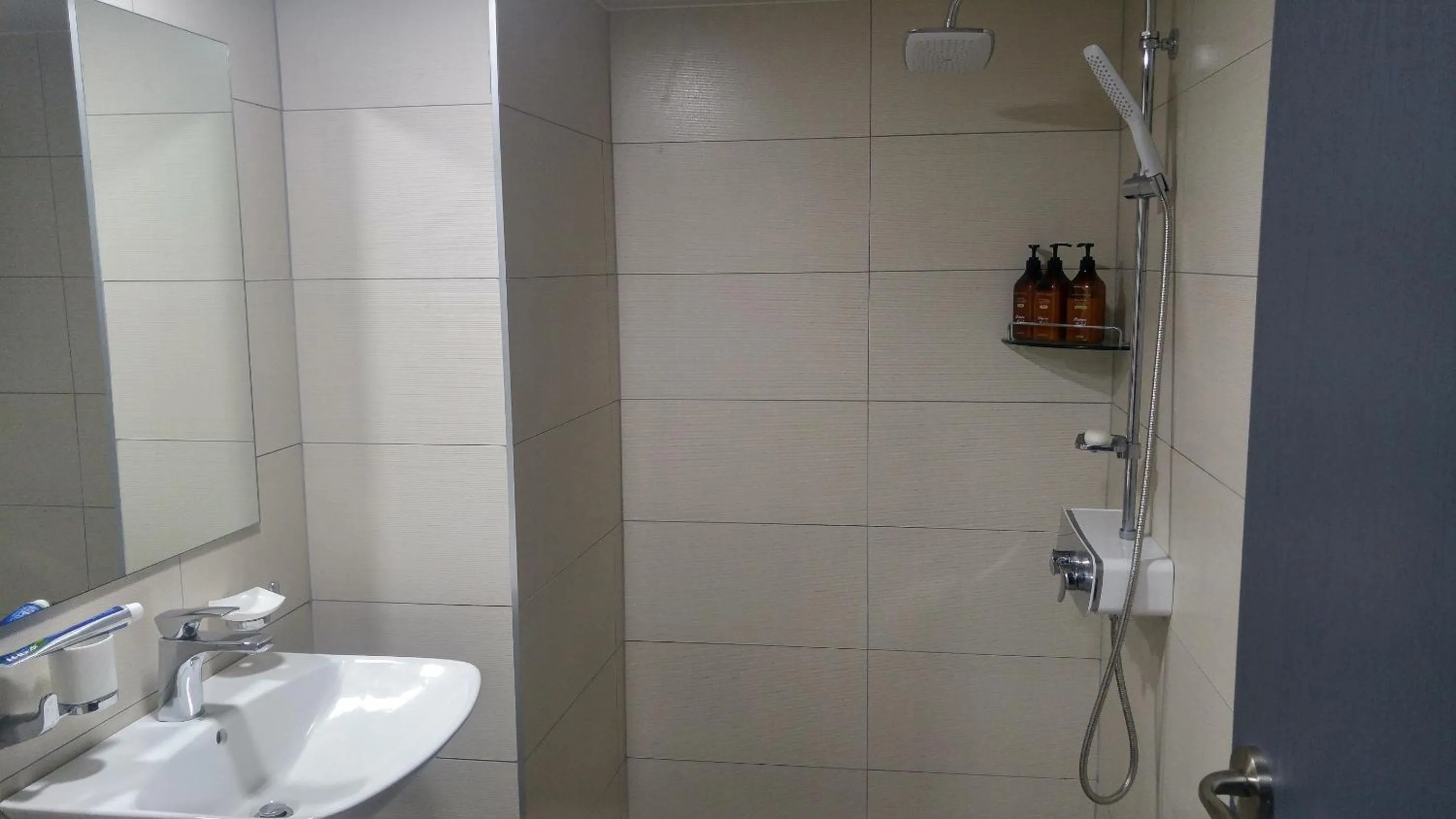 Shower in Hotel Prince