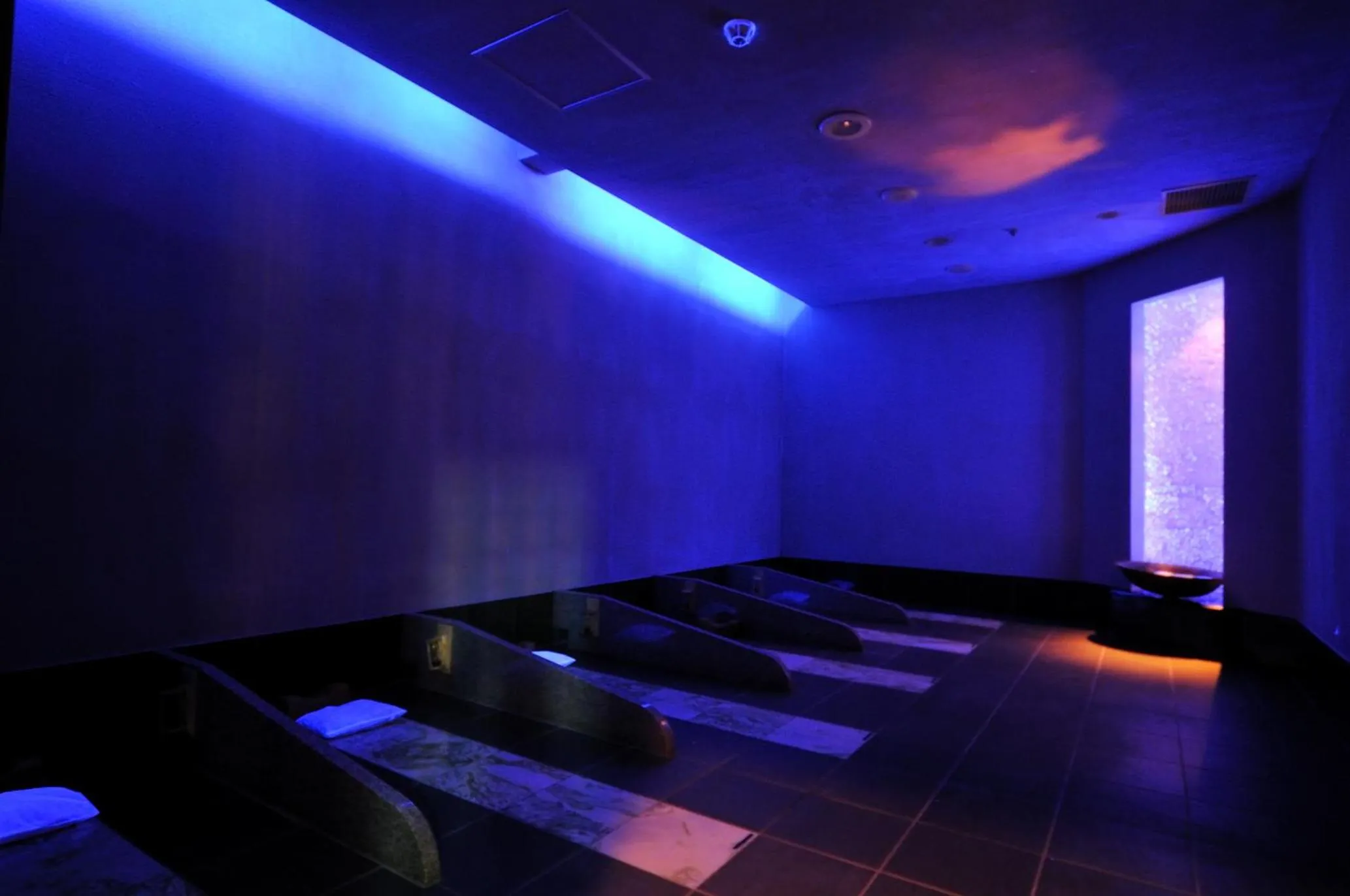 Yokohama Minatomirai Manyo Club