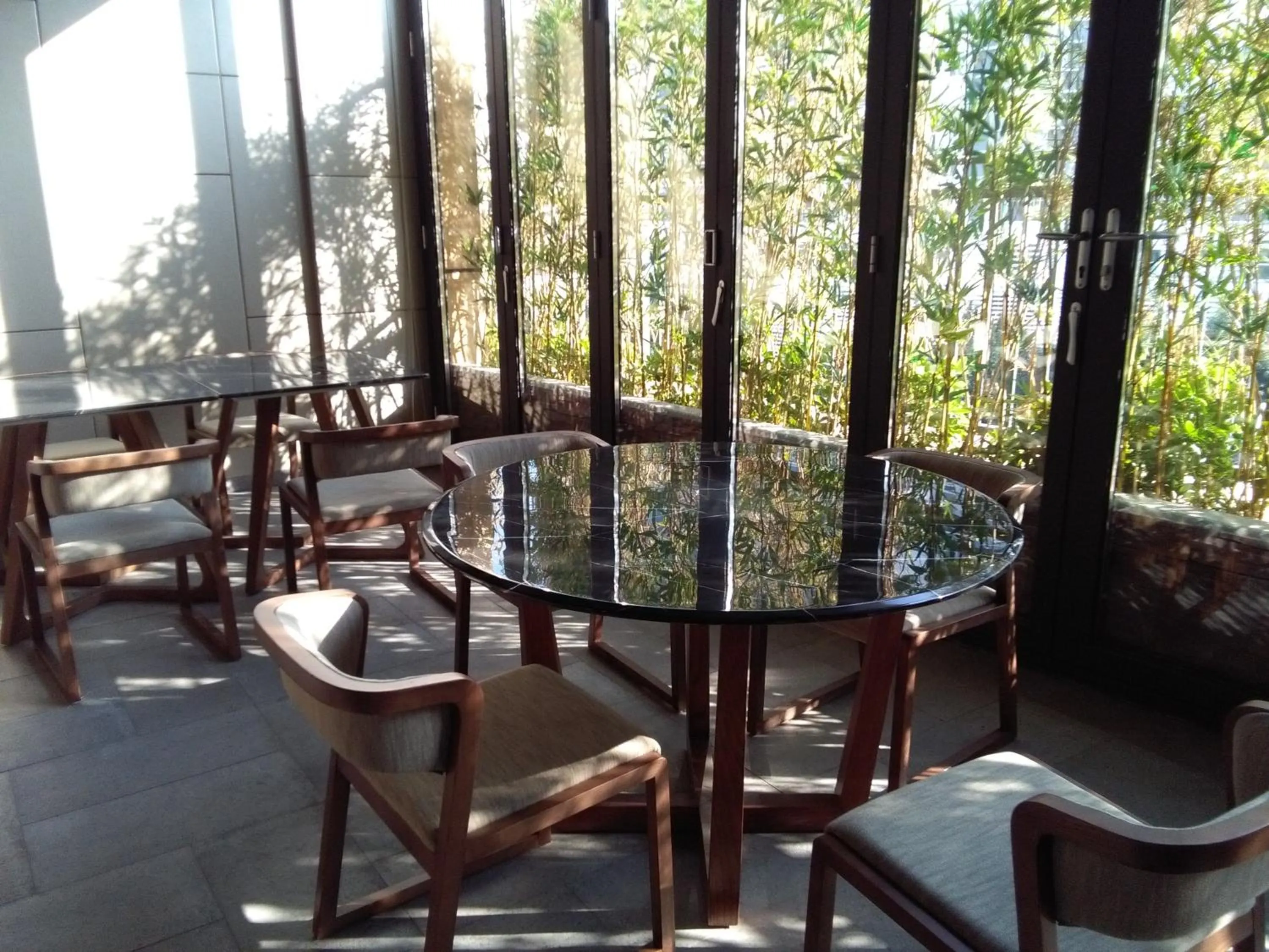 Restaurant/places to eat in 南国会1站酒店 广交会免费穿梭巴士