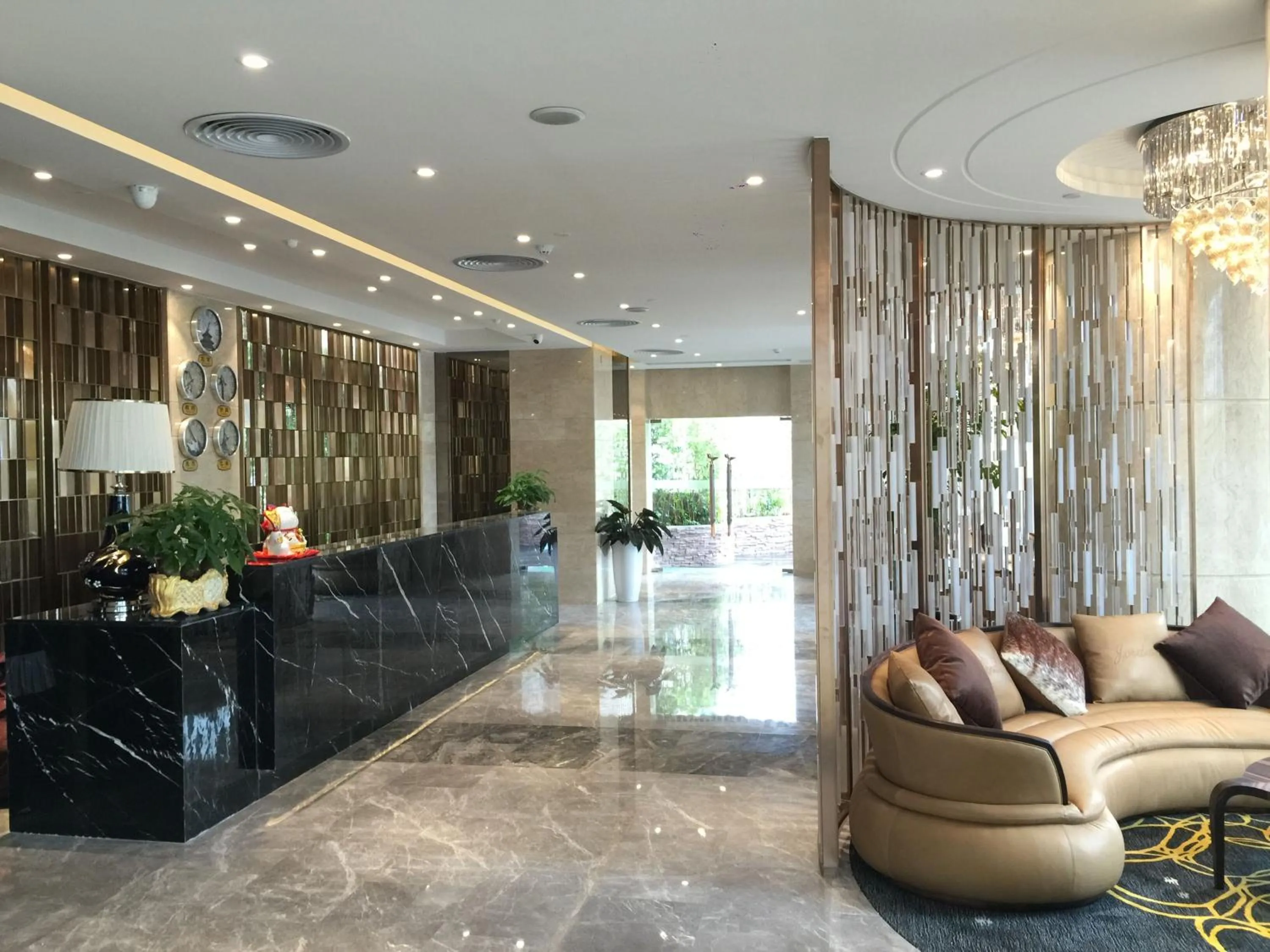 Lobby or reception in 南国会1站酒店 广交会免费穿梭巴士