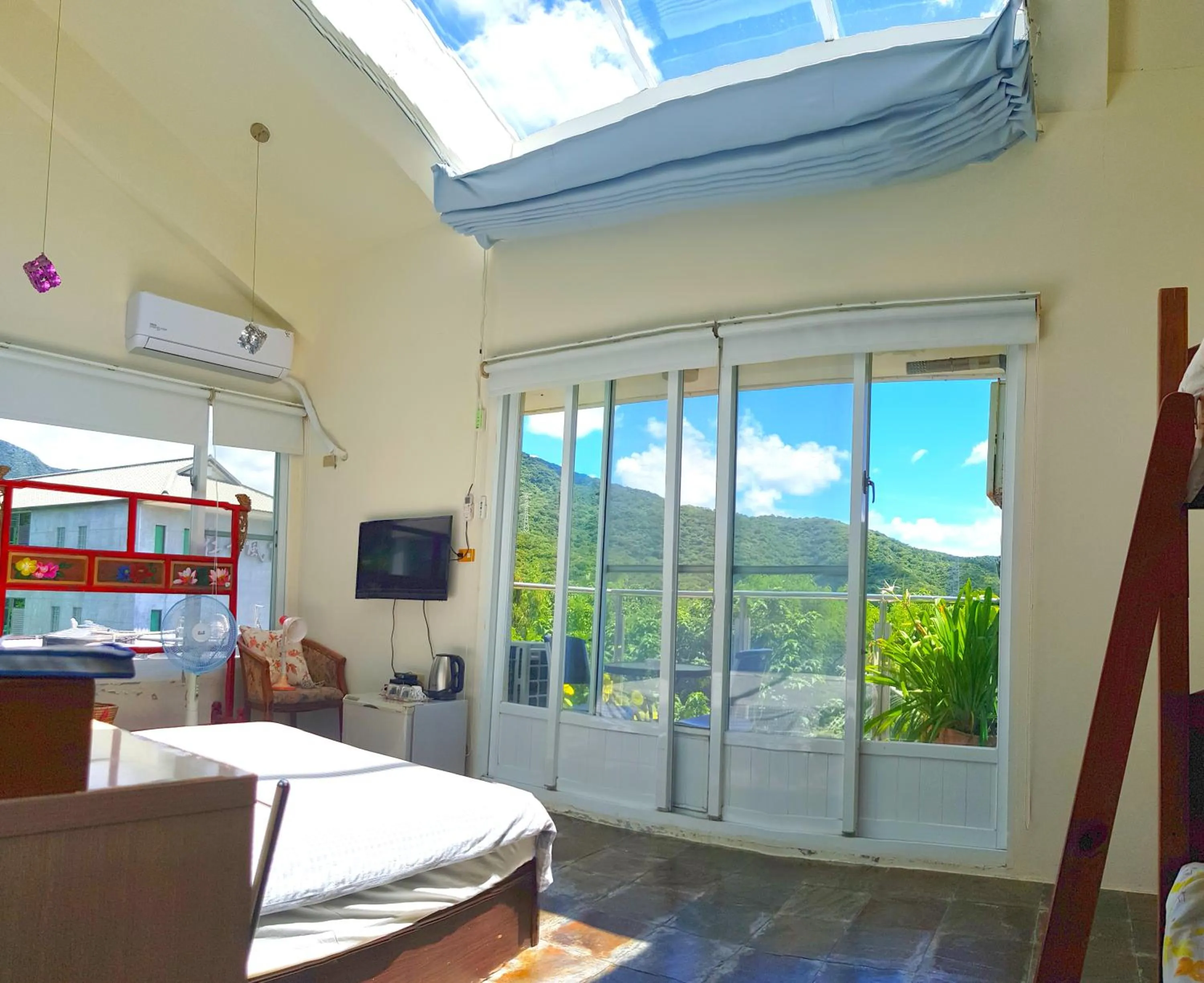 Bed in View Mountain B&B