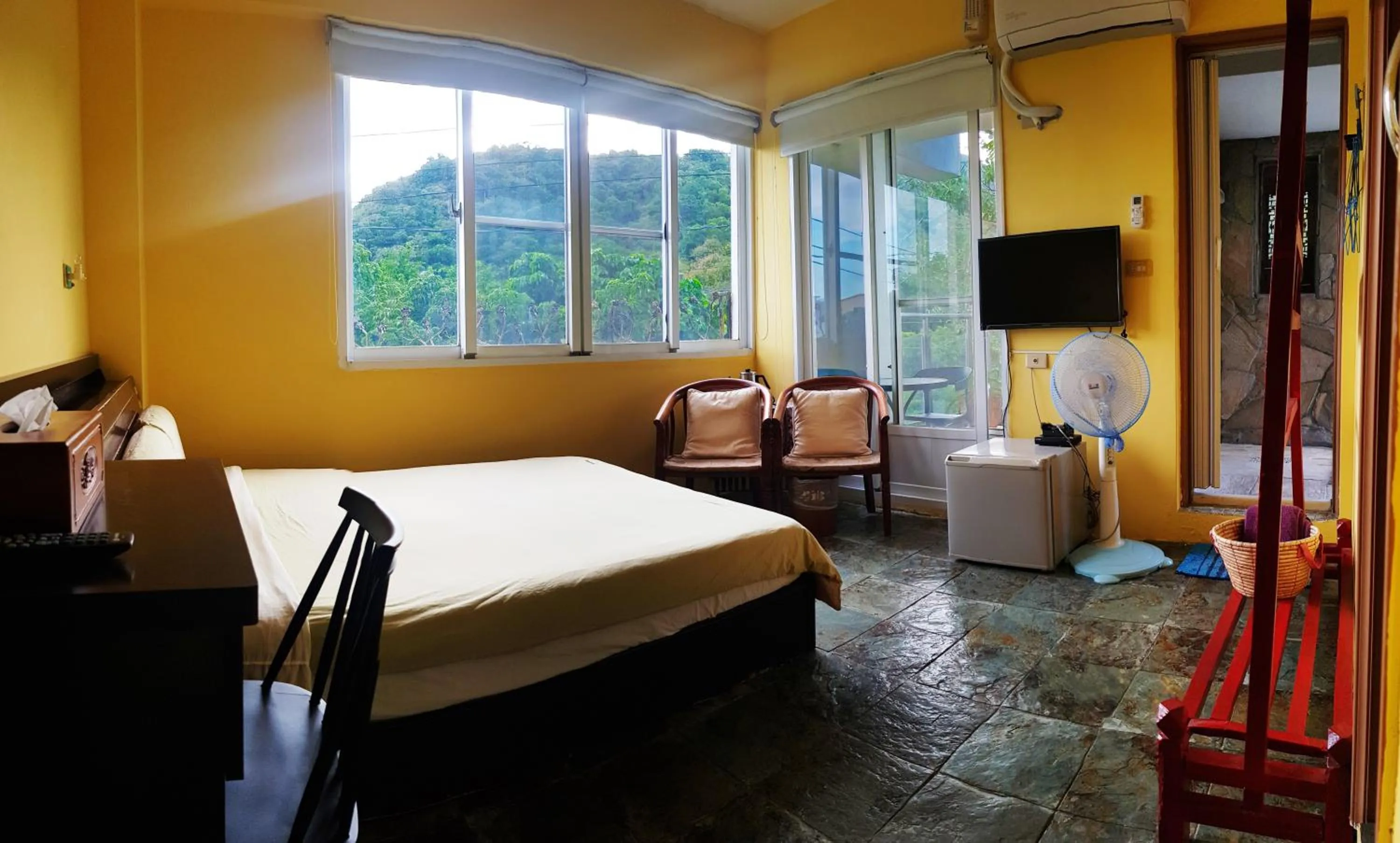 Bed in View Mountain B&B