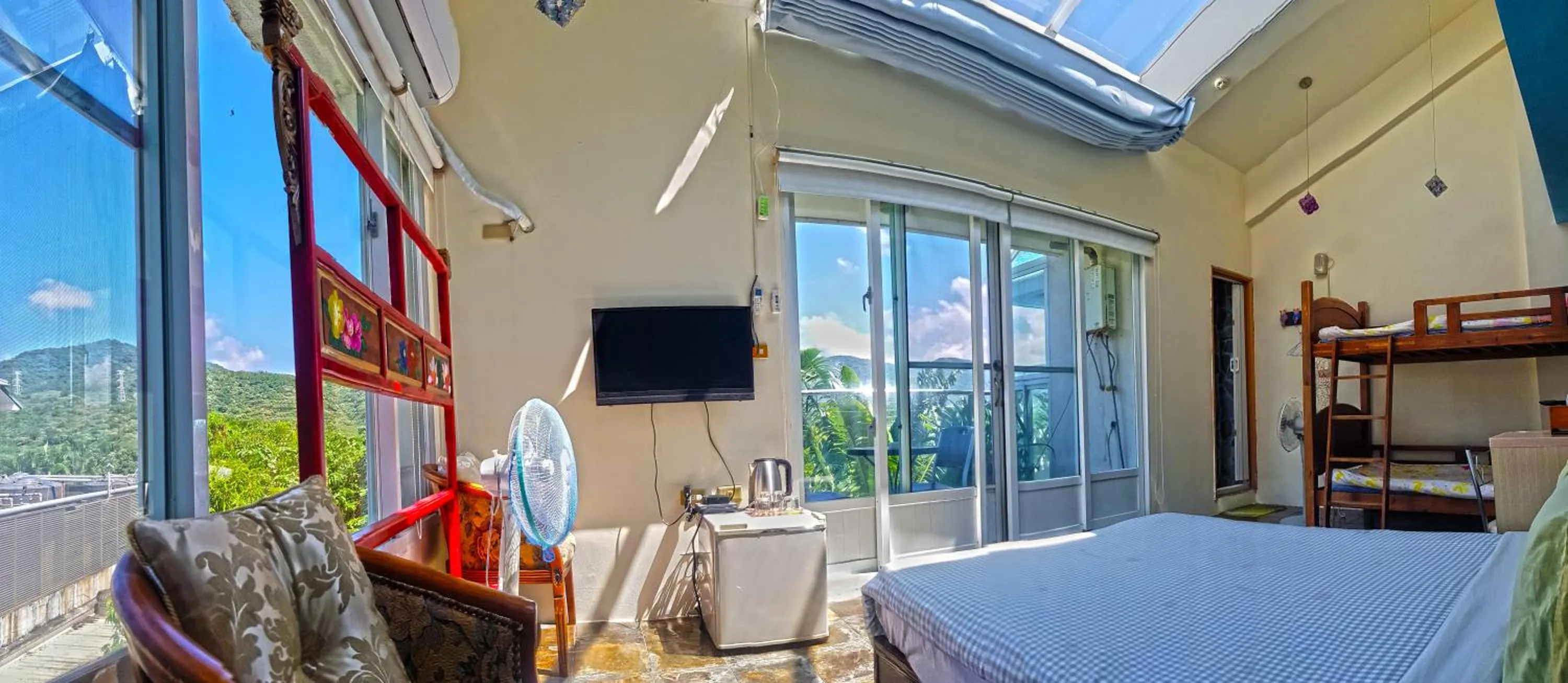 Bed in View Mountain B&B