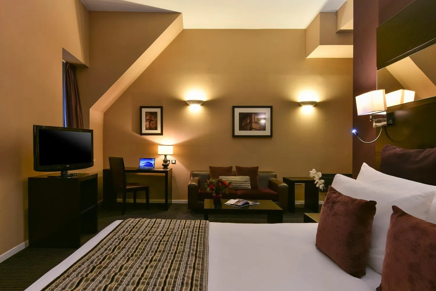 Bedroom, Bed in Fraser Suites Glasgow