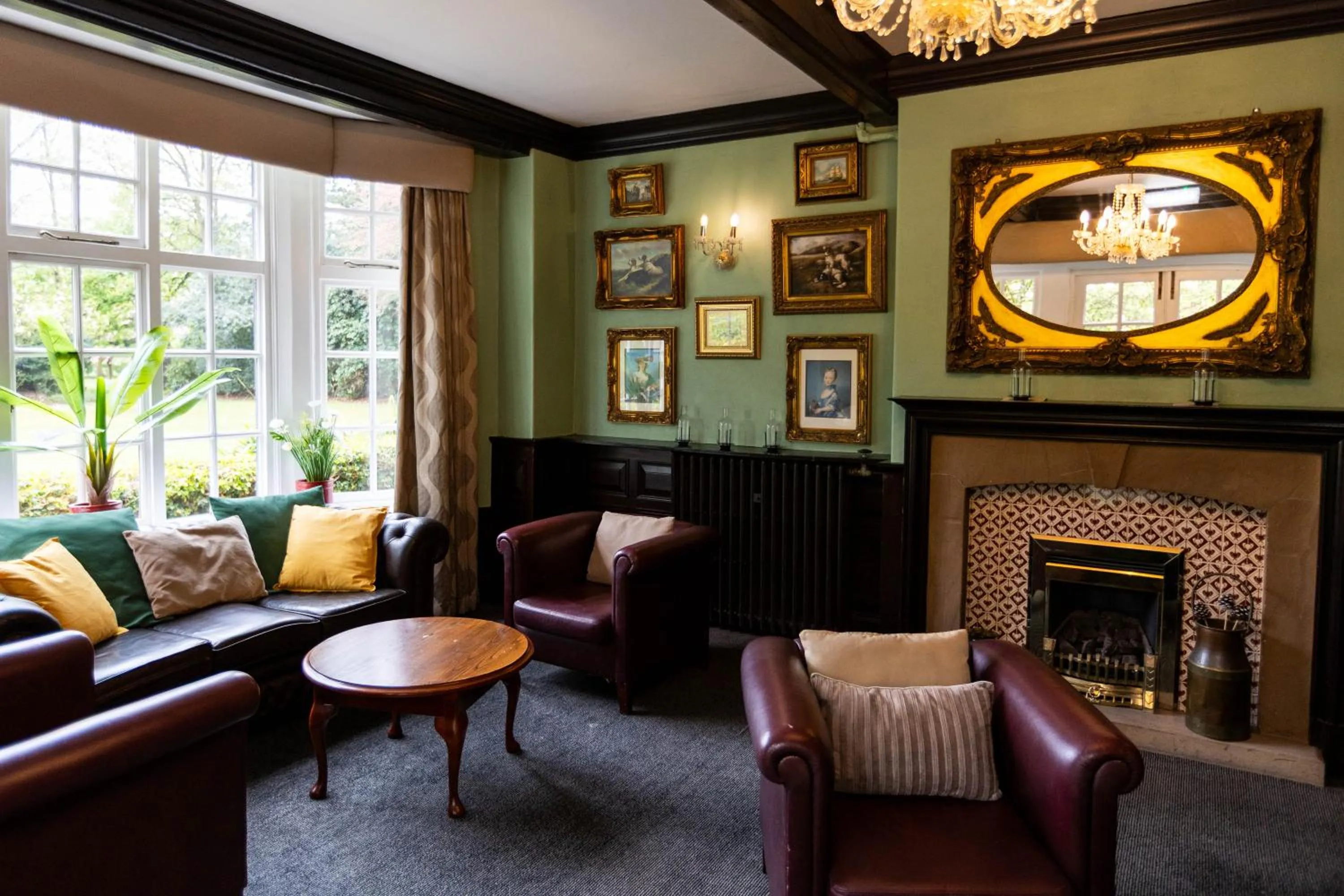 Lounge or bar in Mere Court Hotel