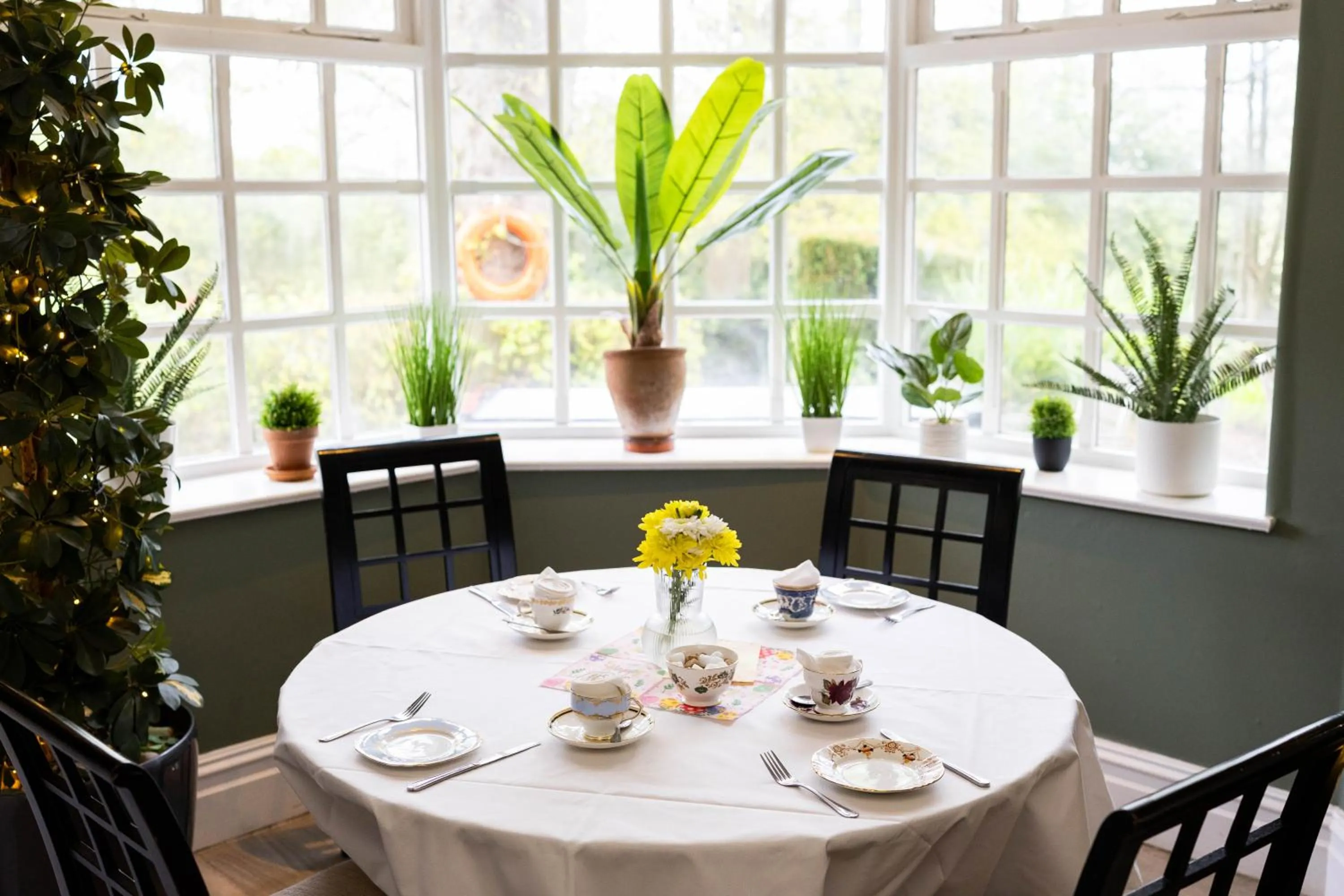 Restaurant/places to eat in Mere Court Hotel