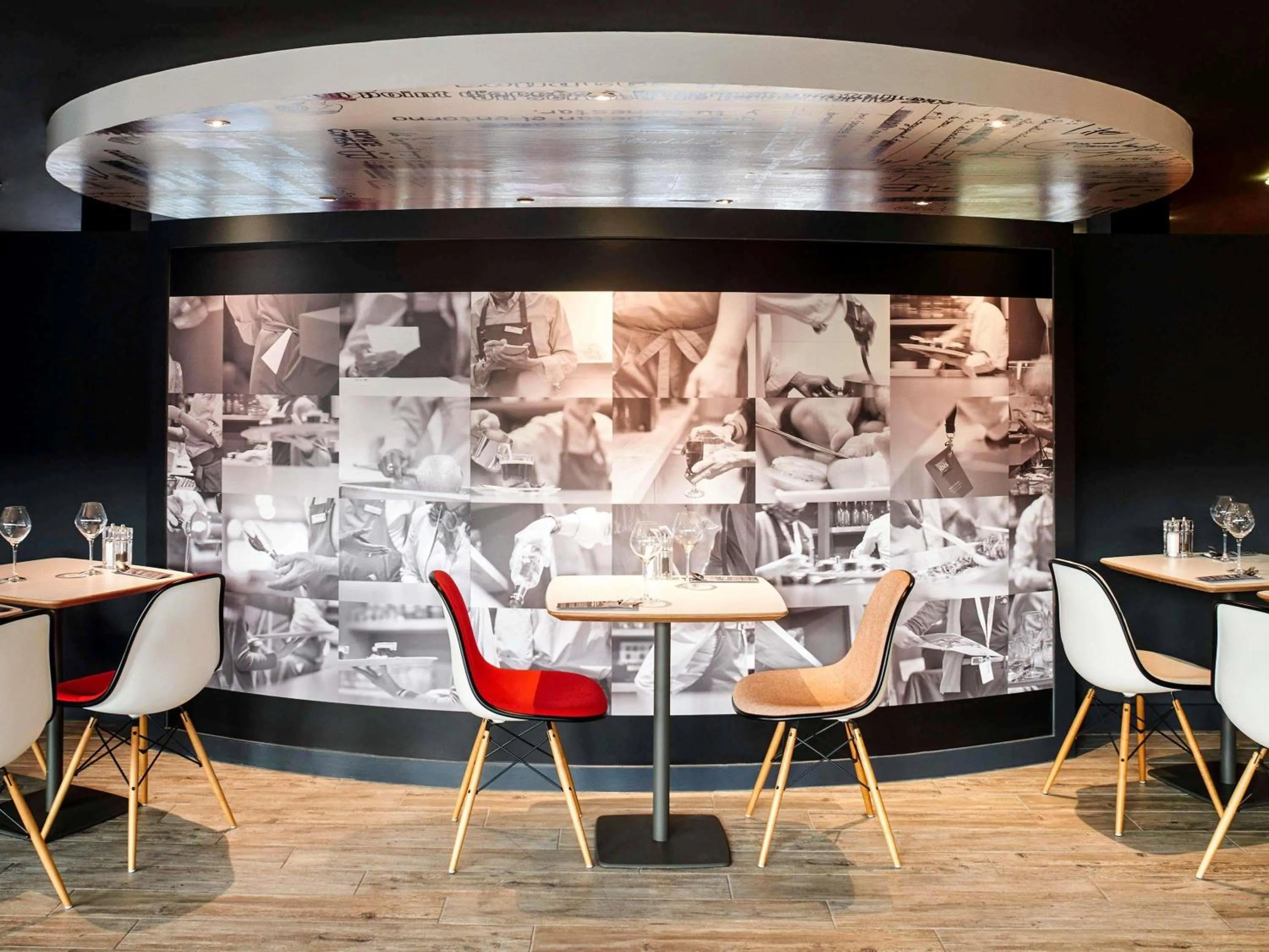 Restaurant/places to eat in ibis Swansea