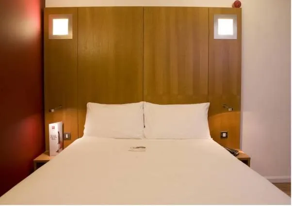 Bed in ibis Swansea