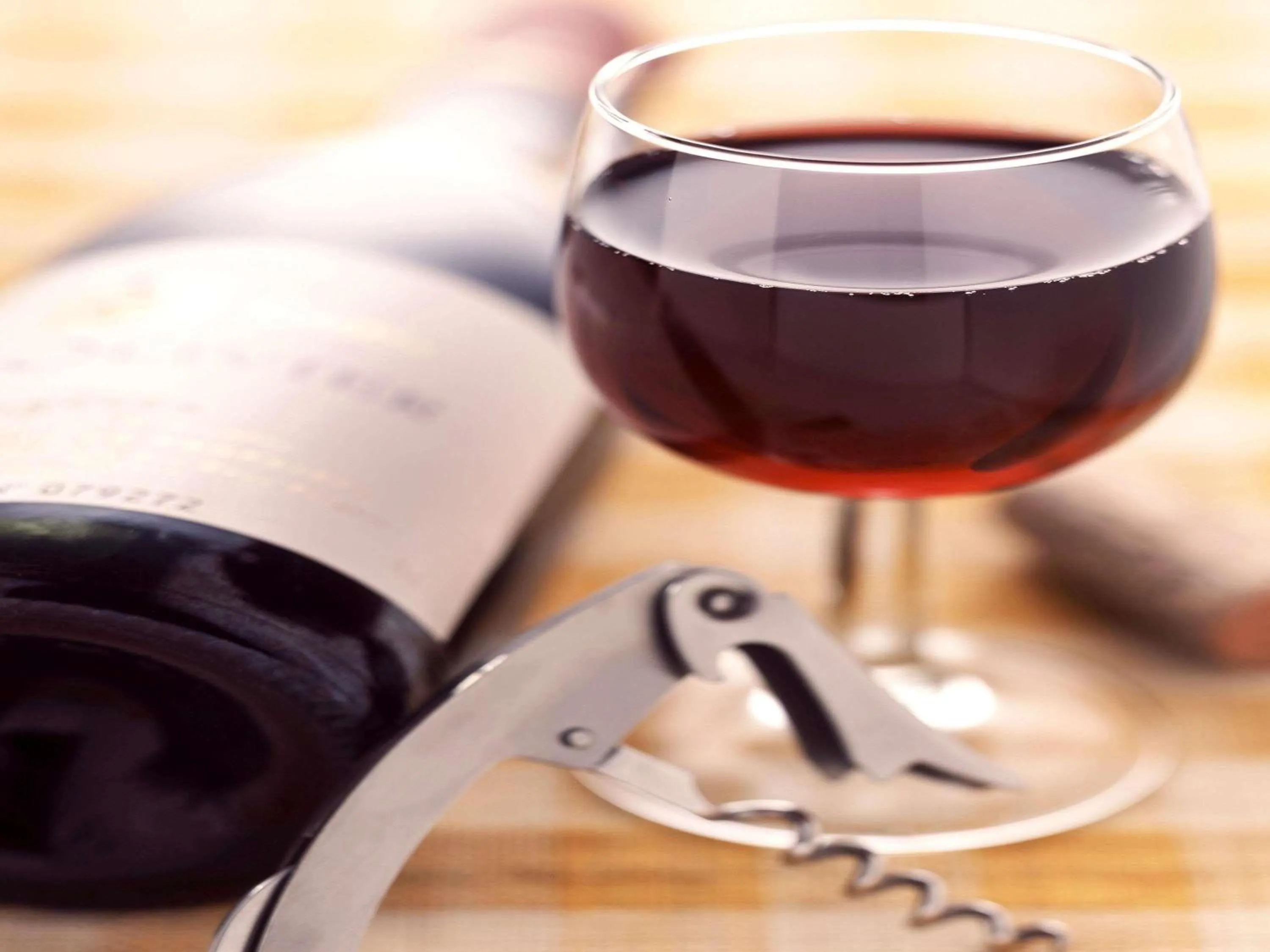 Lounge or bar in ibis Swansea