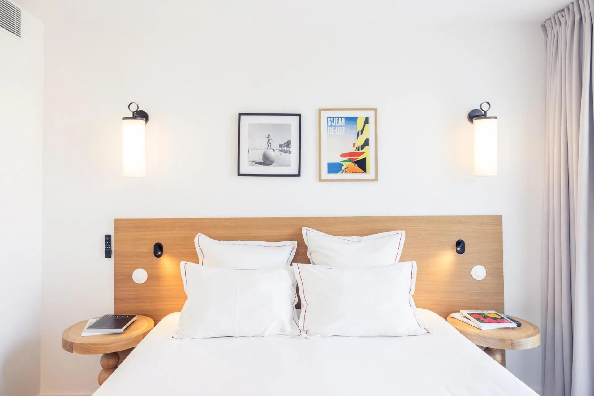 Bed in Hôtel INDARRA & SPA - Piscine