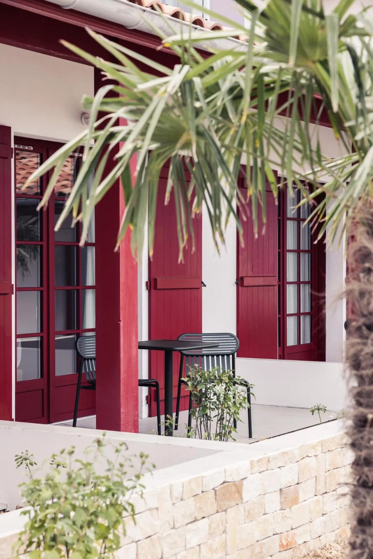 Patio in Hôtel INDARRA & SPA - Piscine