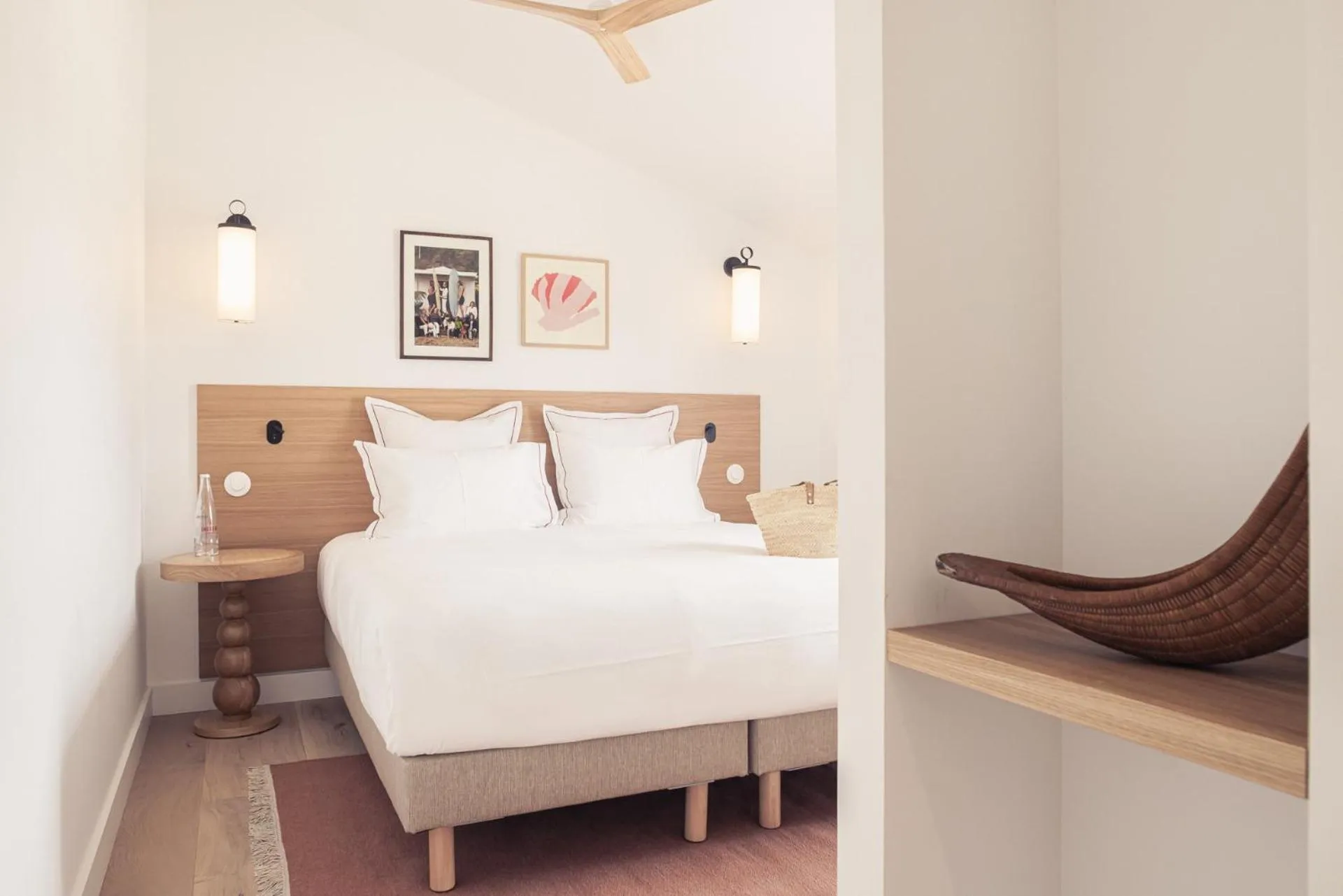 Bed in Hôtel INDARRA & SPA - Piscine