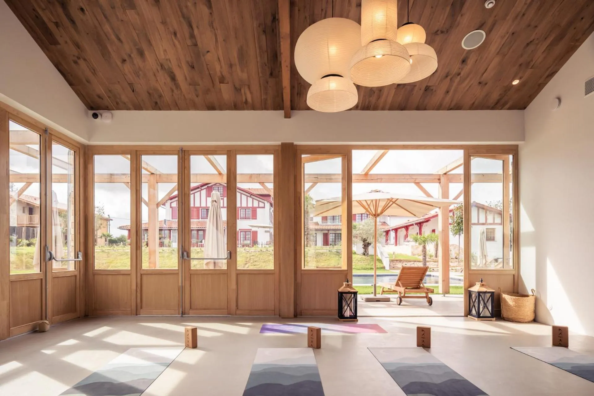 Fitness centre/facilities in Hôtel INDARRA & SPA - Piscine