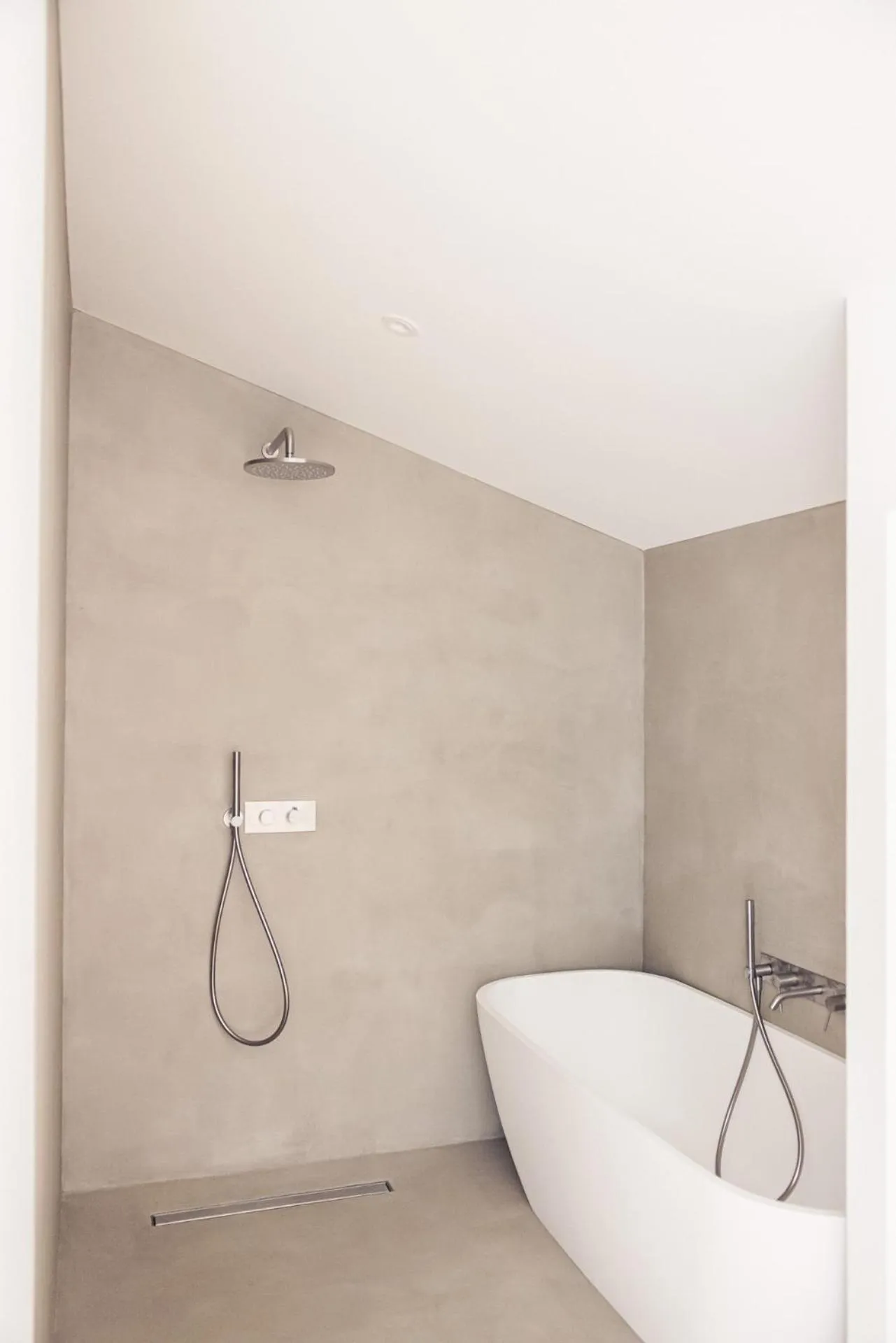 Shower in Hôtel INDARRA & SPA - Piscine