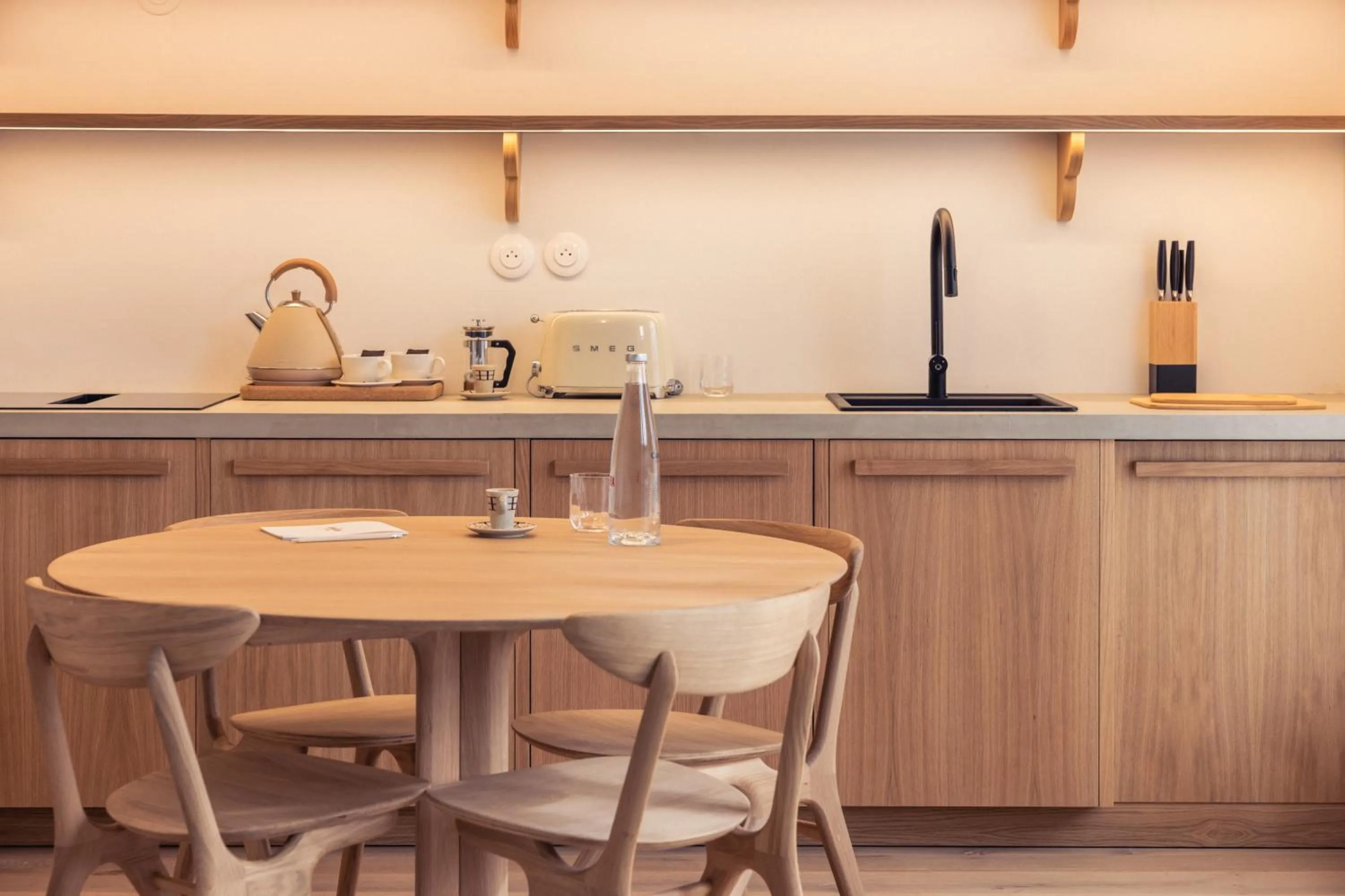 kitchen in Hôtel INDARRA & SPA - Piscine