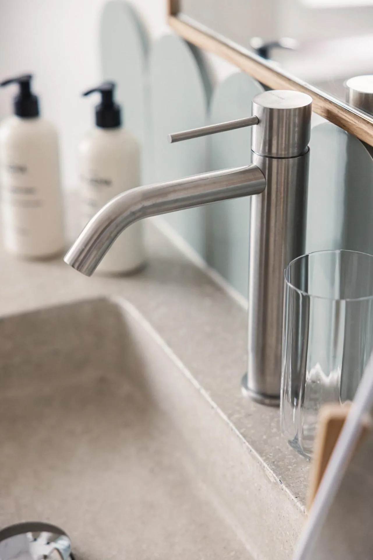 Bathroom in Hôtel INDARRA & SPA - Piscine