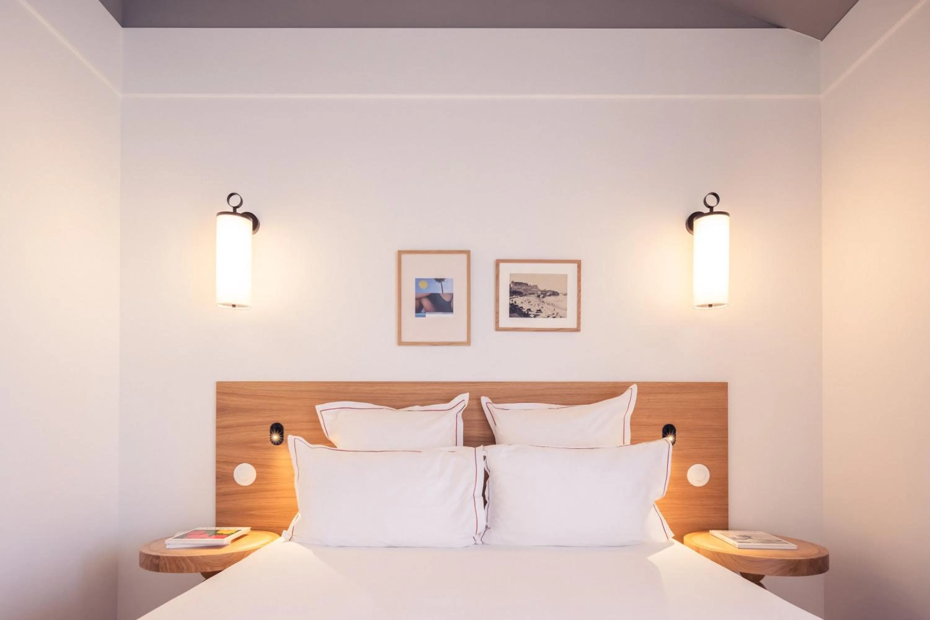 Bed in Hôtel INDARRA & SPA - Piscine